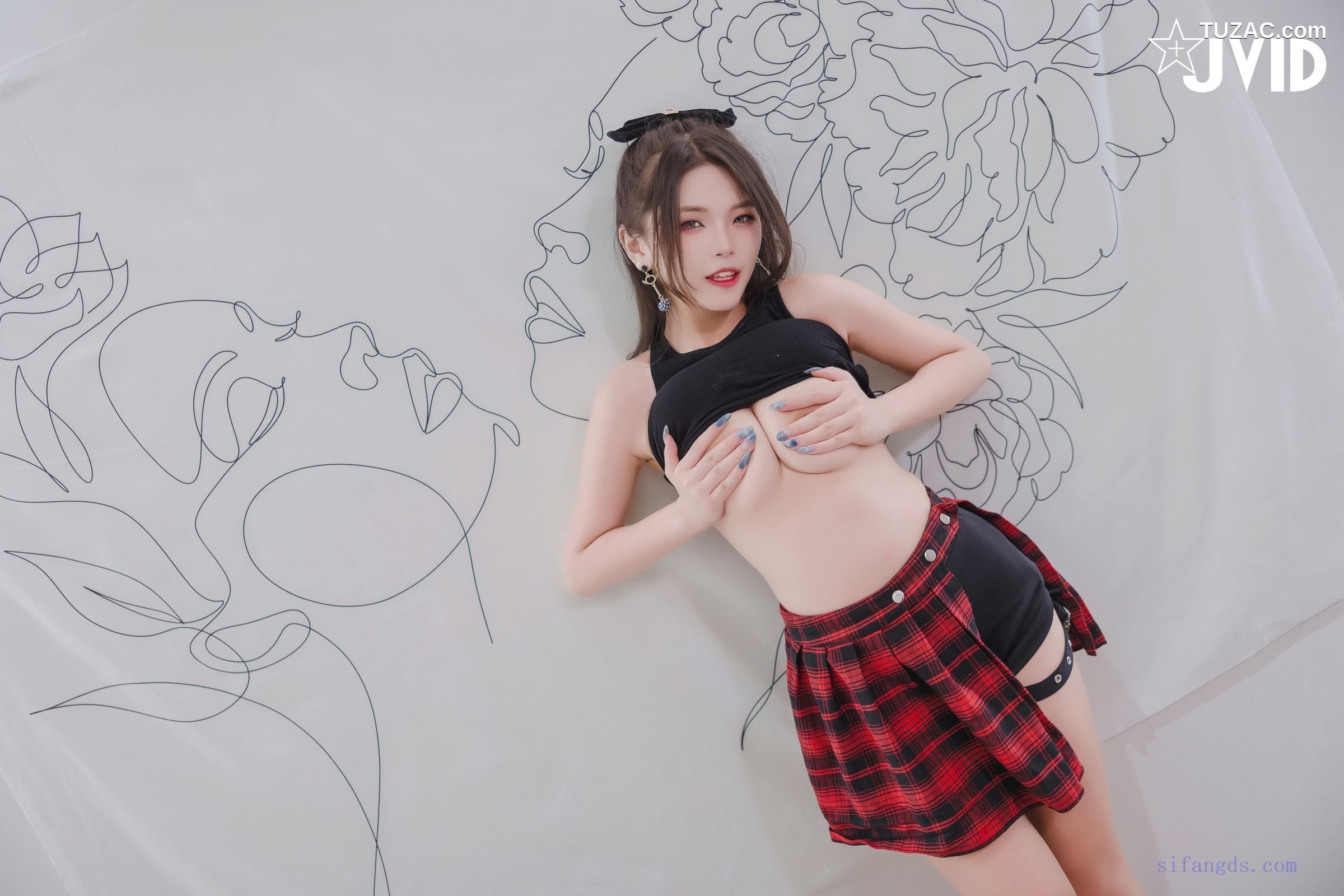 JVID-寶寶-房东女儿爱上大叔房客-32F天然水滴奶-相约见面脱光求爱