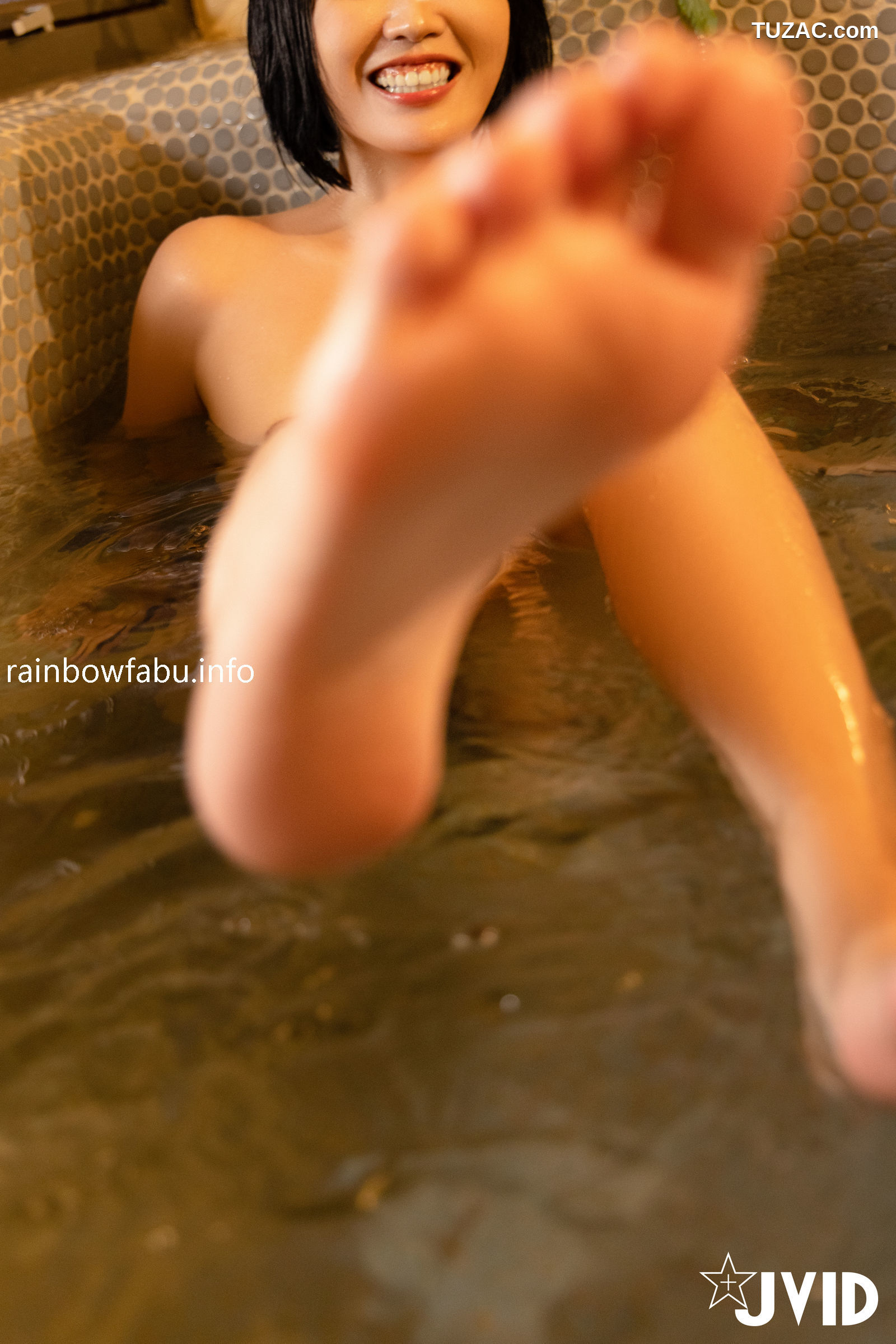 JVID-果宝宝-邻居妹妹-每天都在阳台脱光光-美乳晃来晃去诱惑我-watermark