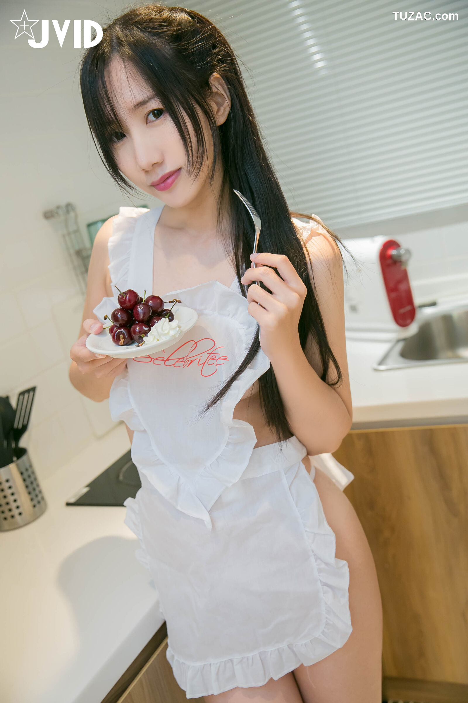 JVID-薰草-咪雅-婕咪-妙妙-裘衣—迎春特企之5人厨娘围炉后的淫春梦幻点心上菜