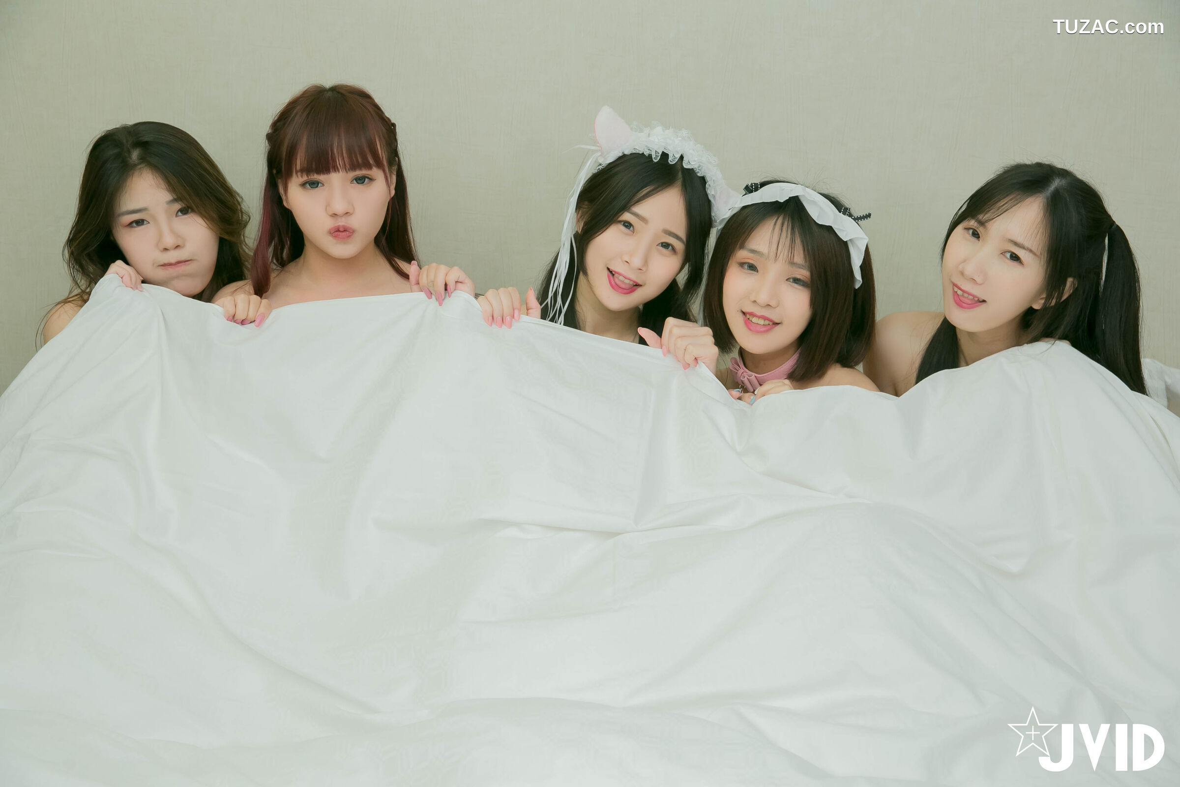 JVID-薰草-咪雅-婕咪-妙妙-裘衣—迎春特企之5人厨娘围炉后的淫春梦幻点心上菜
