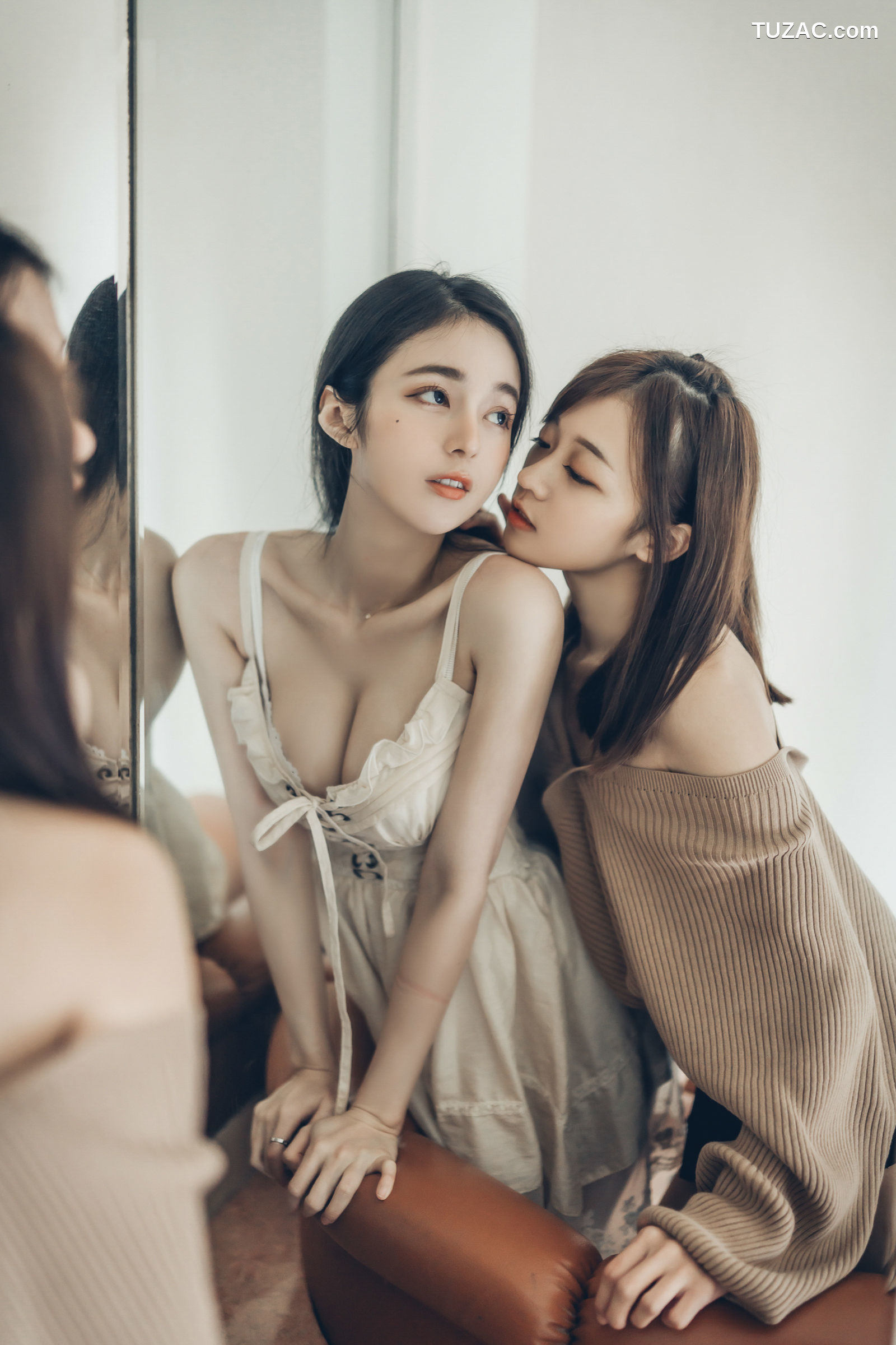 JVID-辰辰-妍妍-我的大小女友-情人节带两位女友开房间-超超透上衣透明内裤-2022.02.14