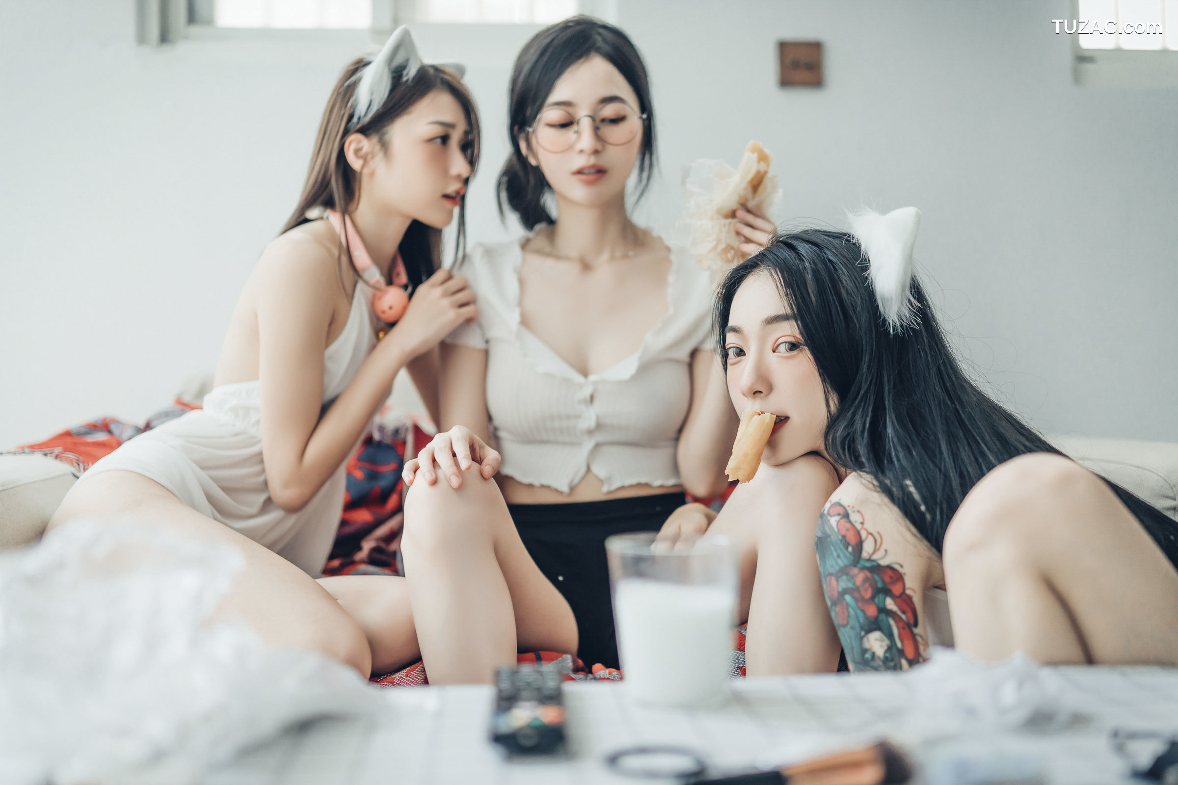 JVID-辰辰-妍妍-飘飘-宅女与猫咪的同居性生活-超赤裸饲养性爱日记