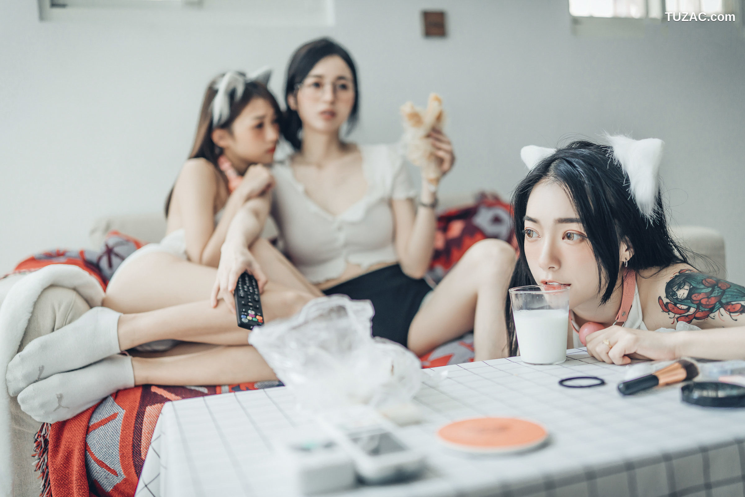 JVID-辰辰-妍妍-飘飘-宅女与猫咪的同居性生活-超赤裸饲养性爱日记