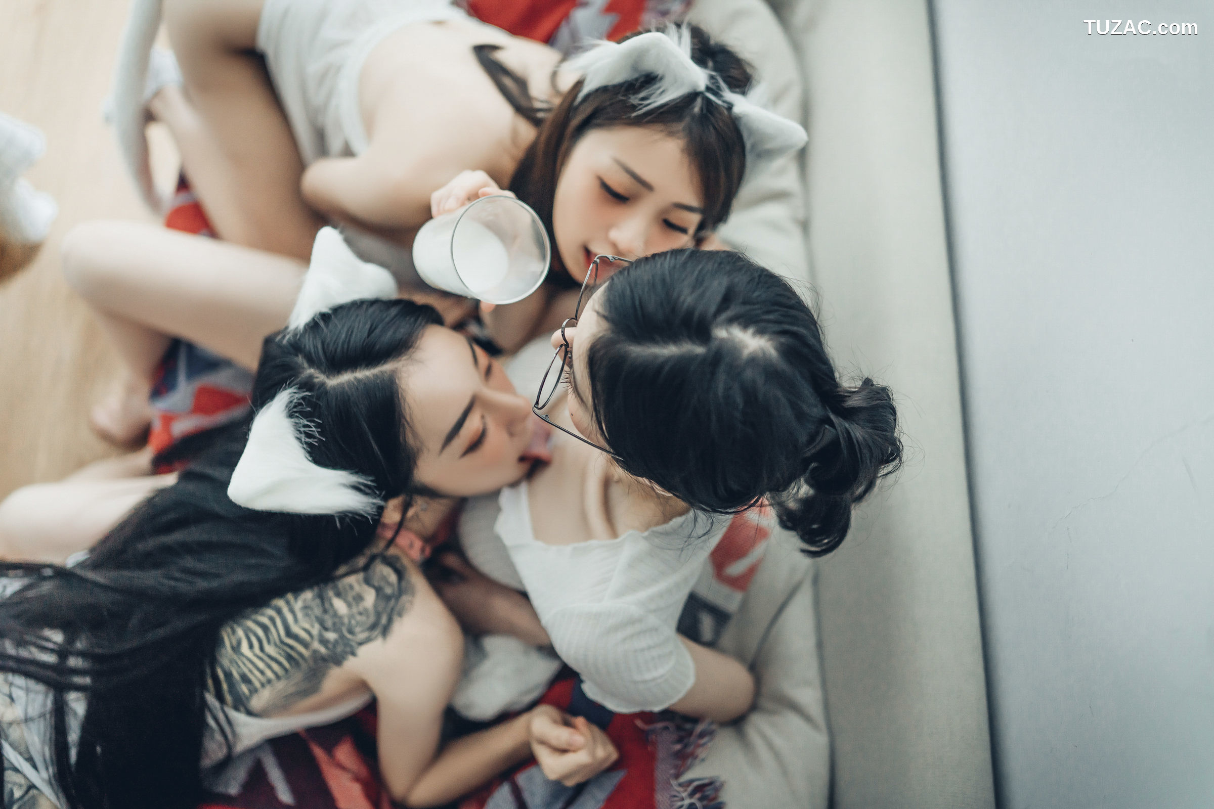 JVID-辰辰-妍妍-飘飘-宅女与猫咪的同居性生活-超赤裸饲养性爱日记