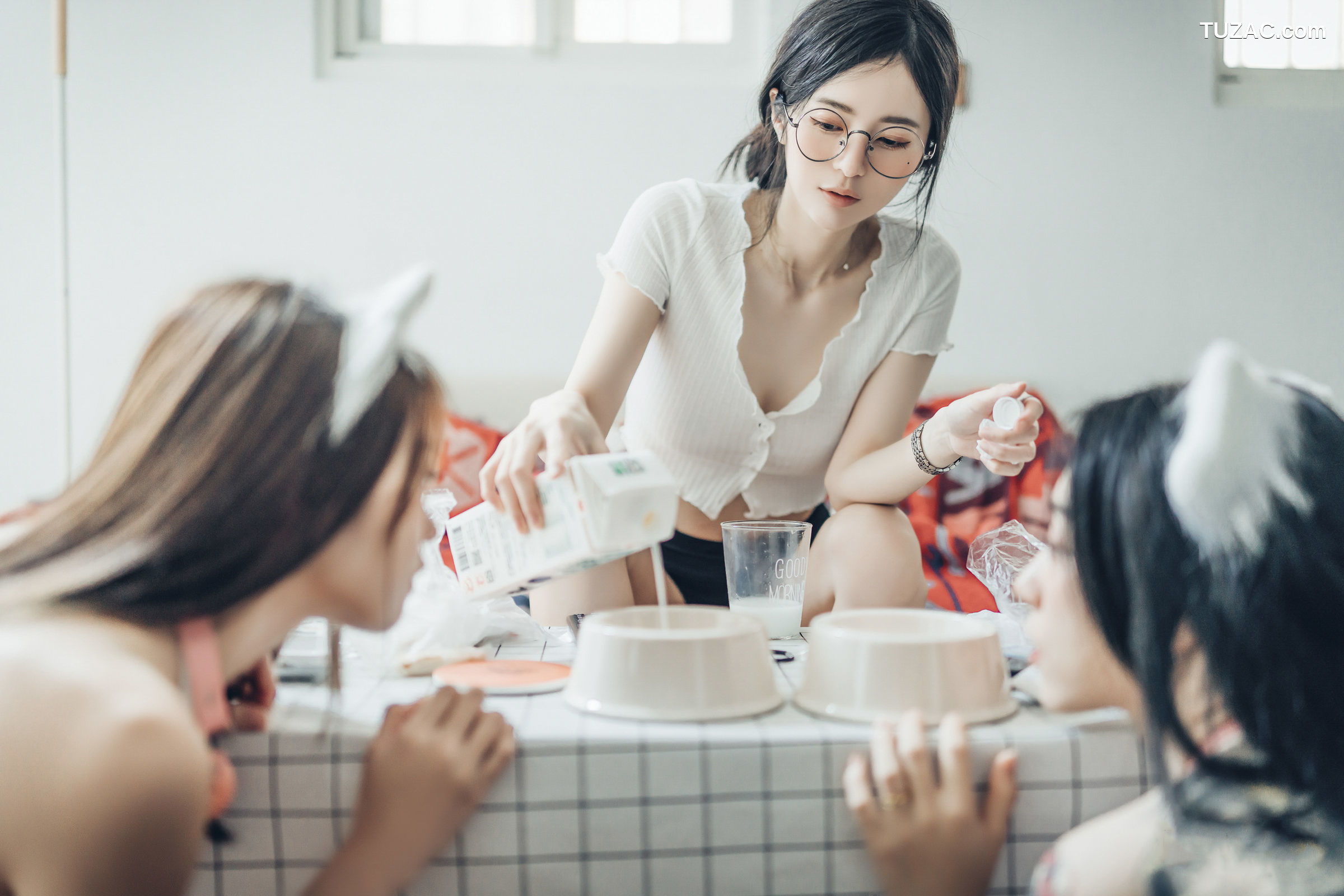 JVID-辰辰-妍妍-飘飘-宅女与猫咪的同居性生活-超赤裸饲养性爱日记