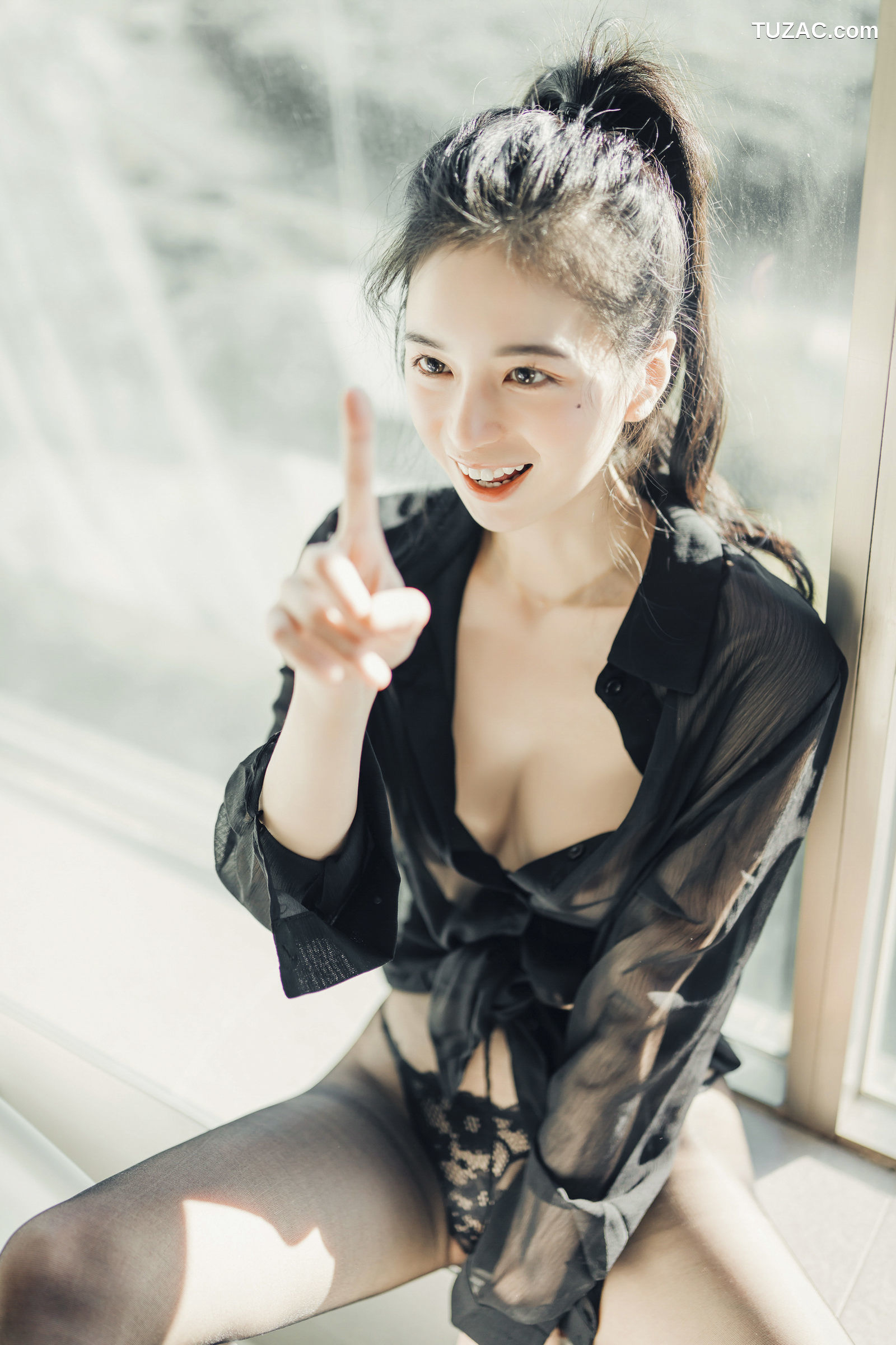 JVID-辰辰-我的女友这次有点色有点甜-透明罩衫透明骆驼蹄内裤湿润黑丝-2022.04.05