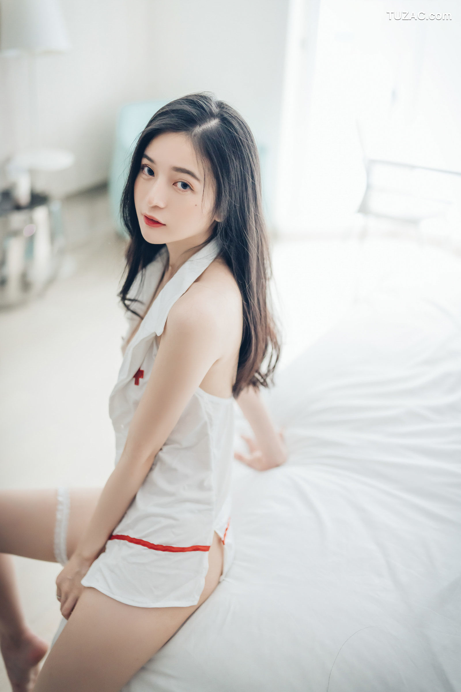 JVID-辰辰-透明内裤张开脚-比骆驼蹄还更厉害-中空小护士-两片式睡衣-2021.09.03