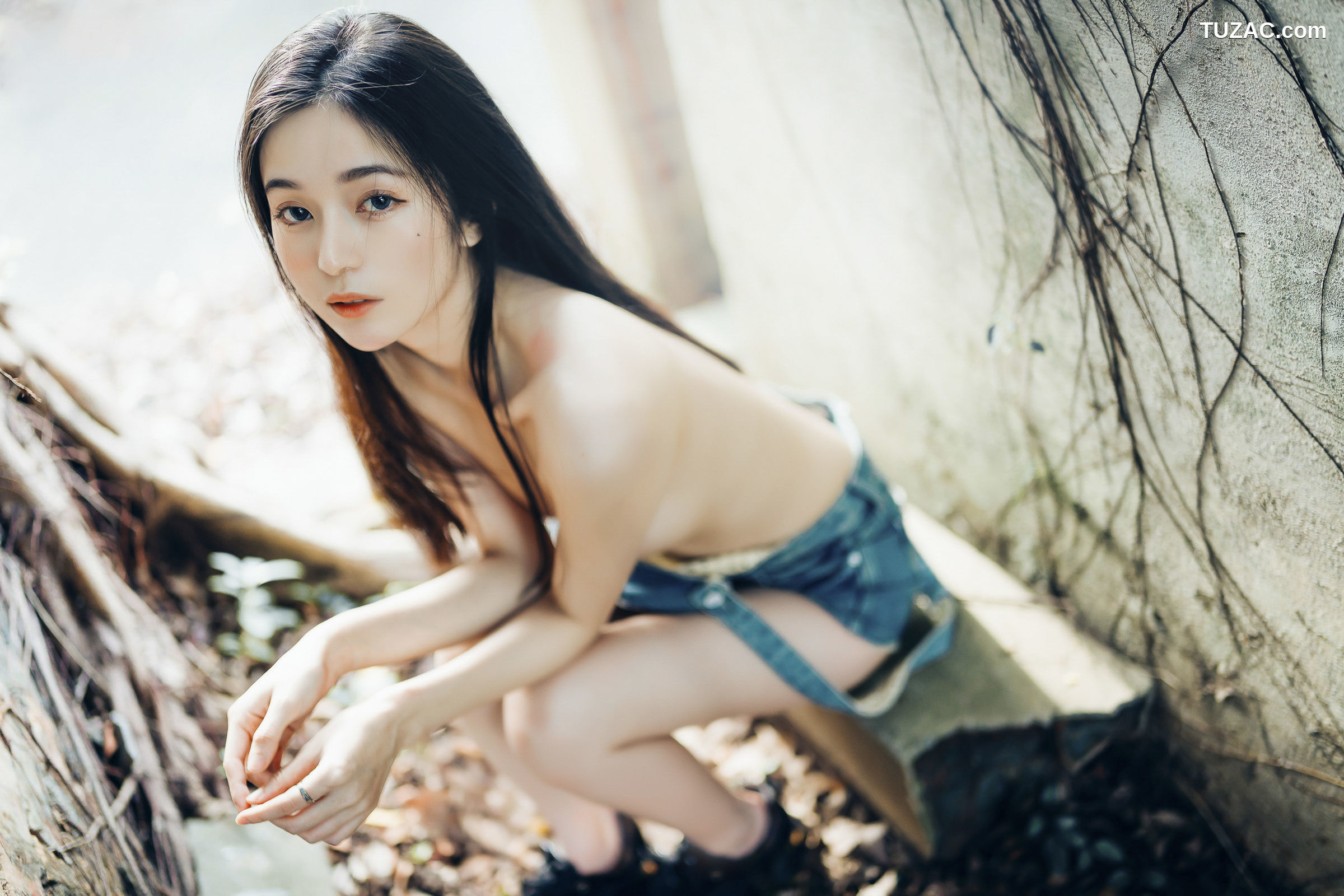 JVID-辰辰-野外露出初体验-红衣透明内裤-裸上身吊带裤-透明白色罩衫-2021.11.09