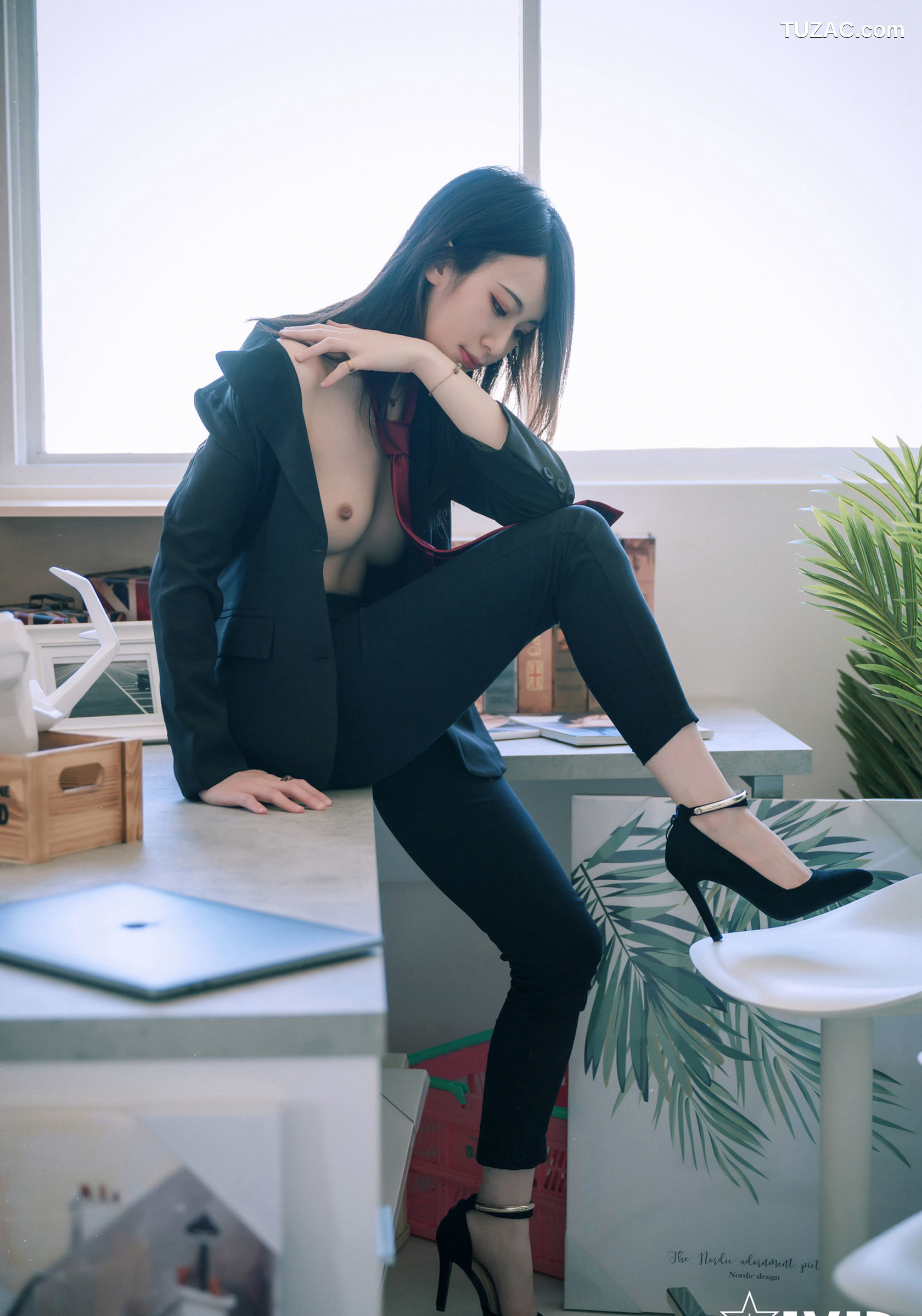 JVID-阿黎-实习生全裸上班日记-神仙气质美与欲的艺术品