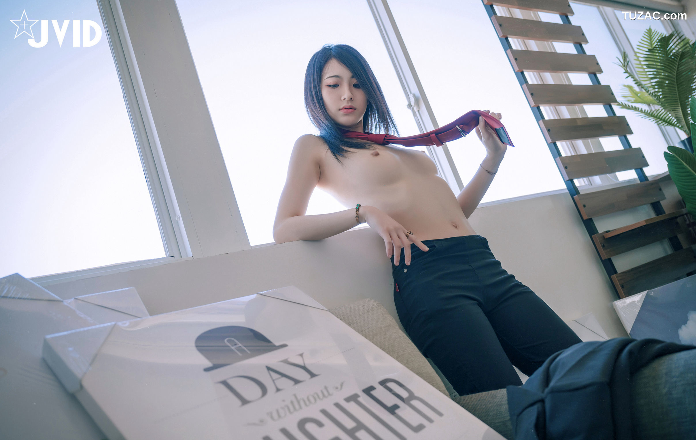 JVID-阿黎-实习生全裸上班日记-神仙气质美与欲的艺术品