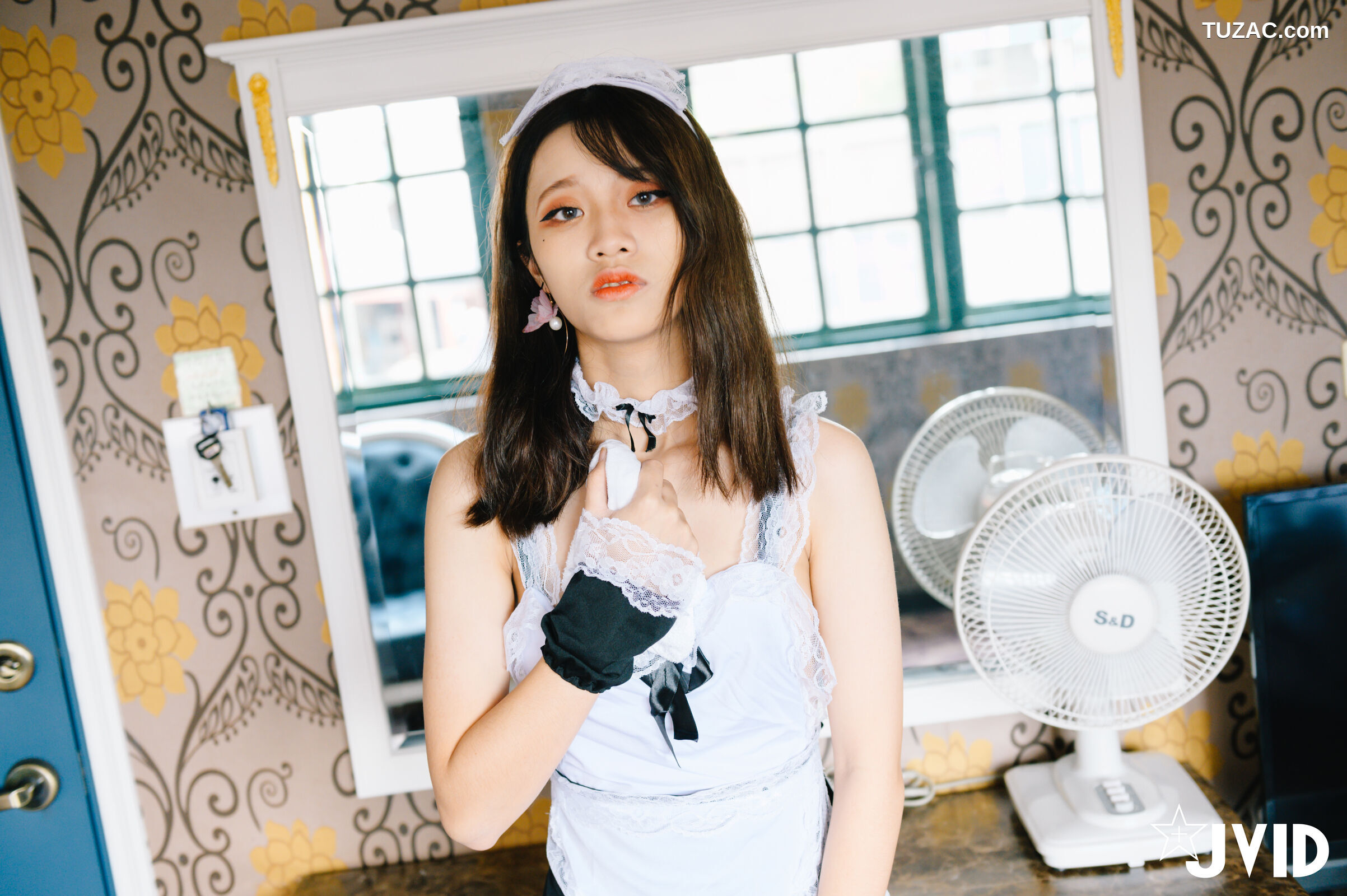 JVID-韩芳语-桌子擦不干净就会被主人插-性感女仆装无毛一线天馒头B非常顶