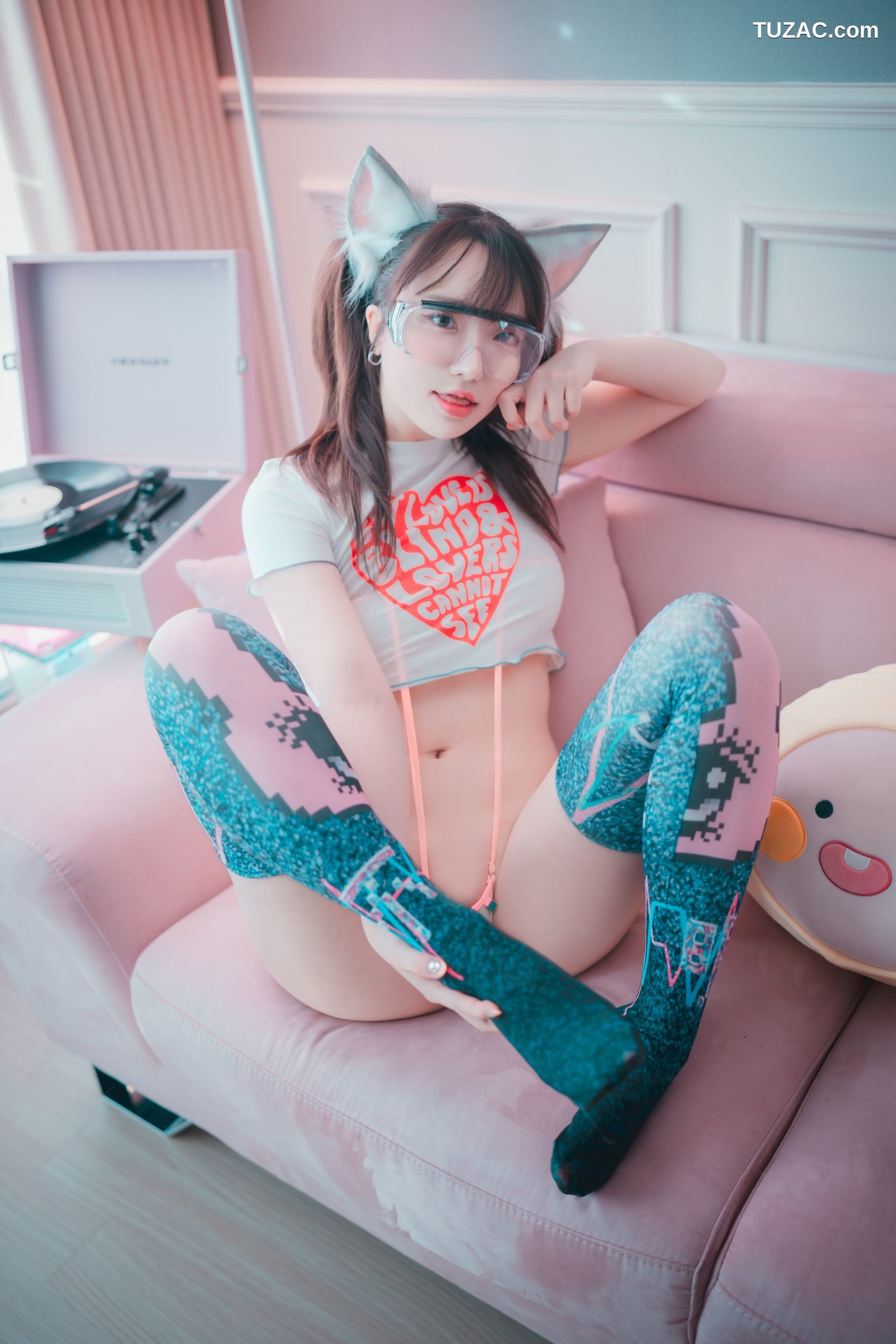 孙乐乐-Son-Ye-Eun-Retro-Gaming-Girl-无圣光