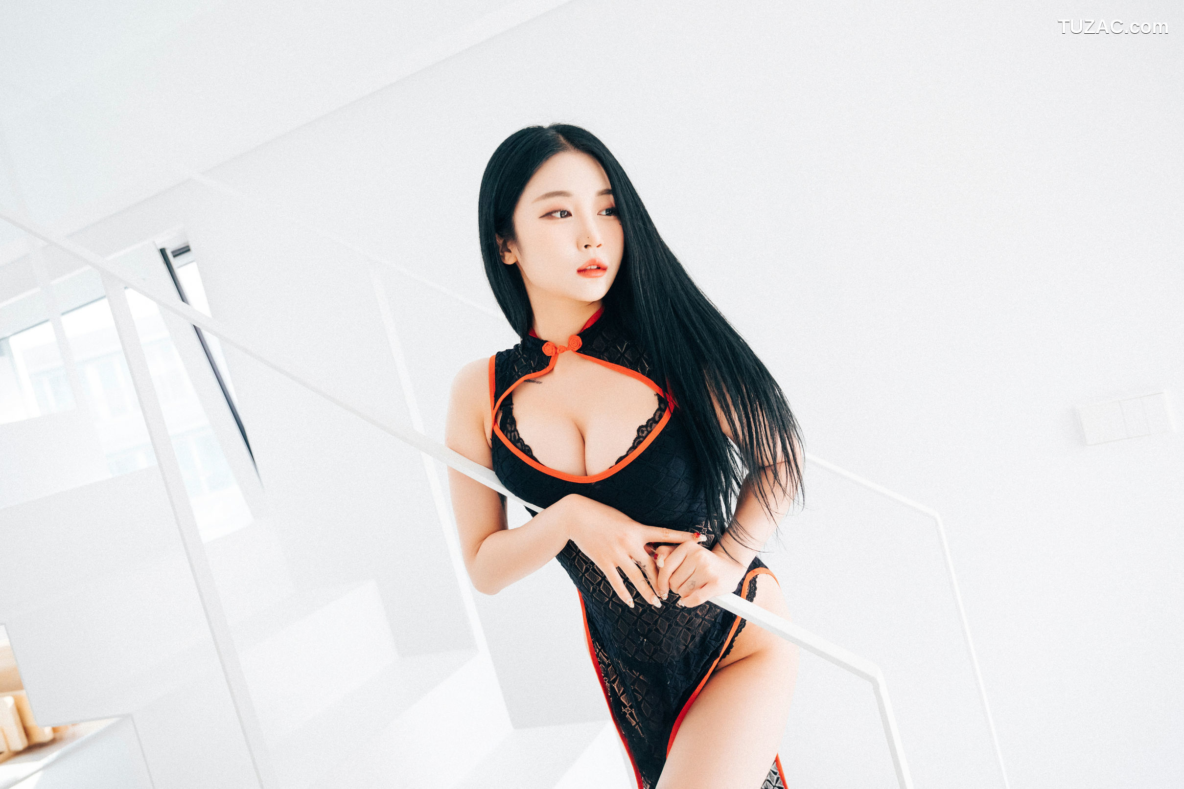 尹宝美-Bomi-宽衣解带-The-Undress