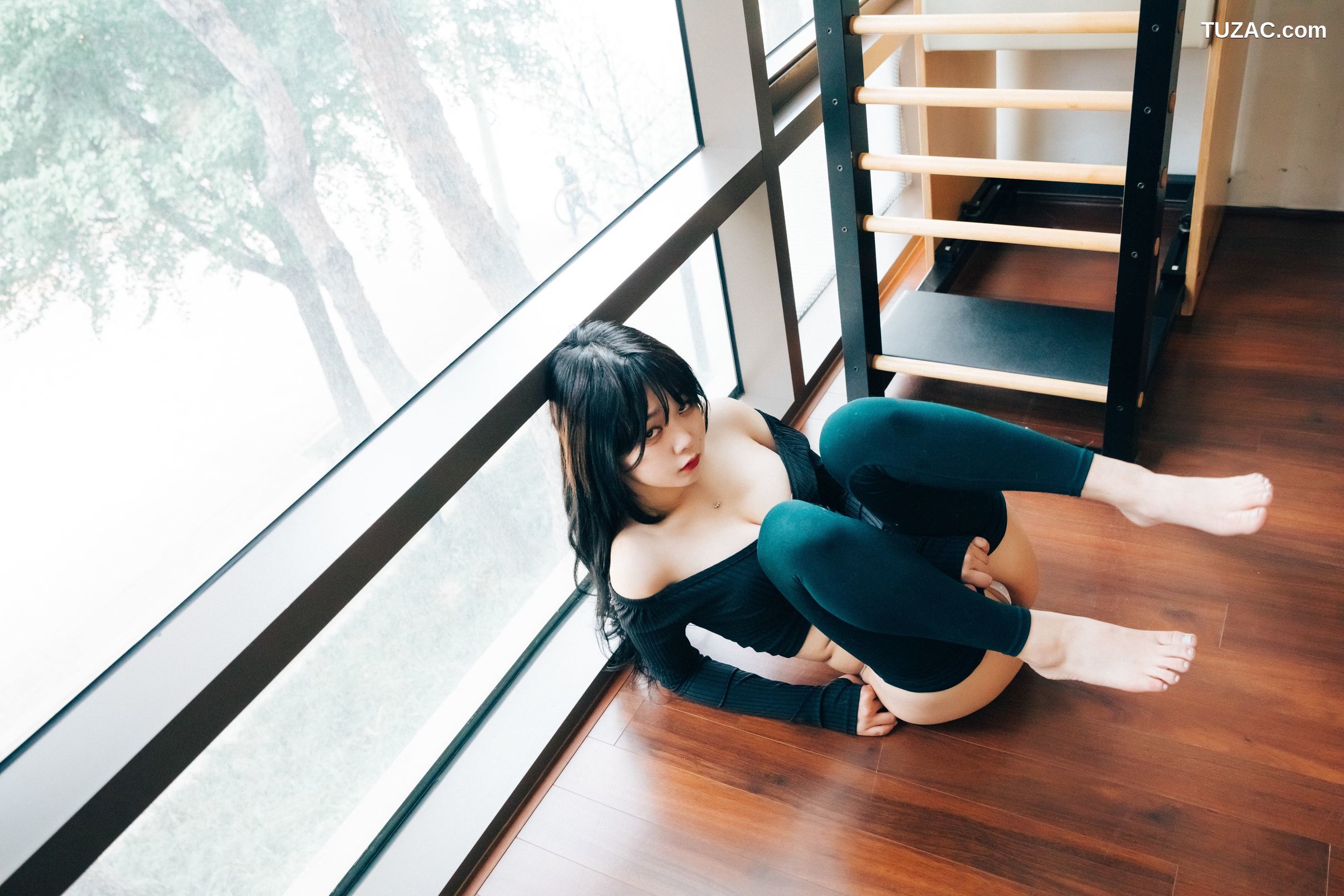 琪雅-Zia-Pilates-Instructor-Loozy