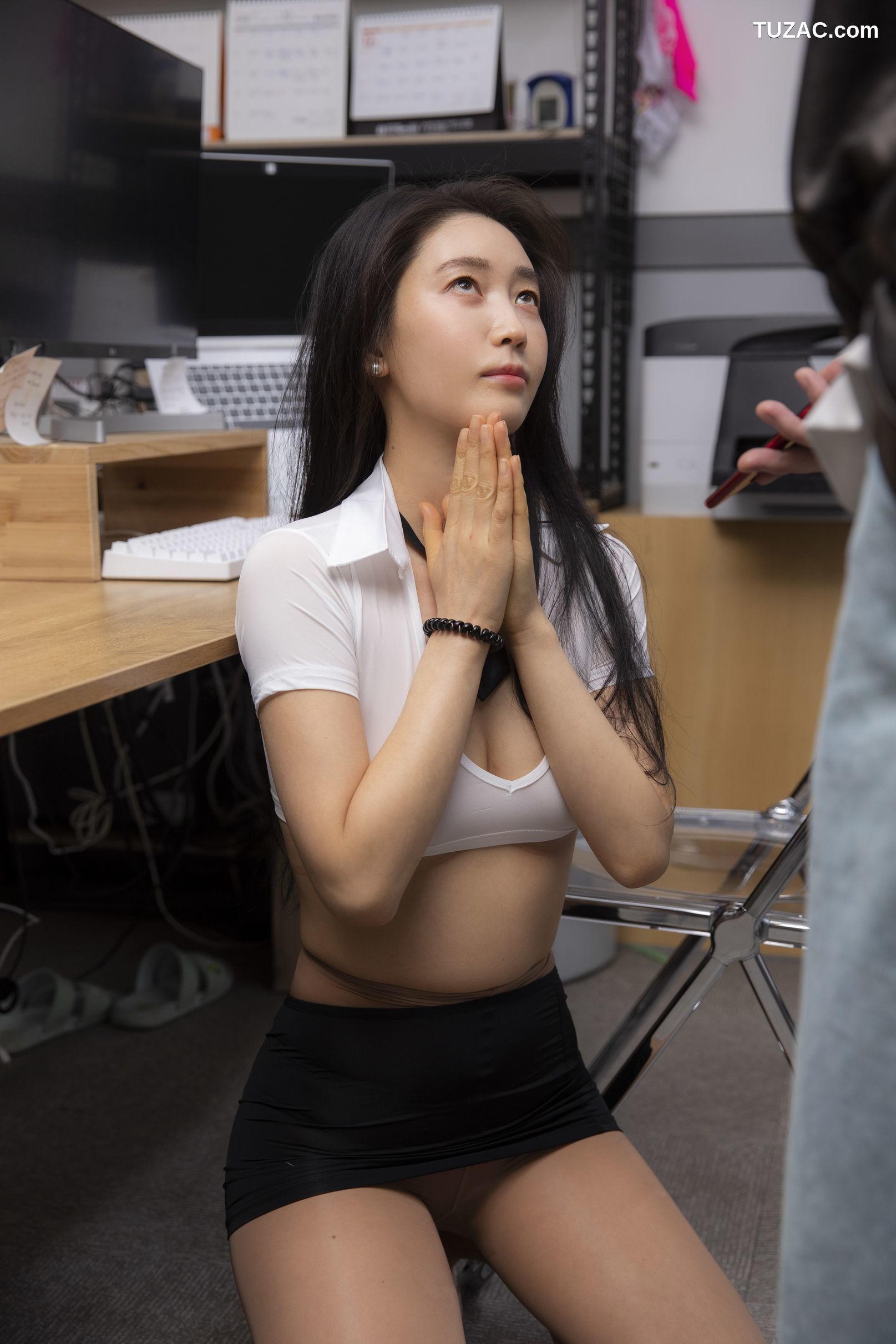 韩国美女-LeeHa-办公室女郎系列-黑色情趣内衣绑缚-A-Lady-in-The-Office-S.4-Weakness-BUNNY