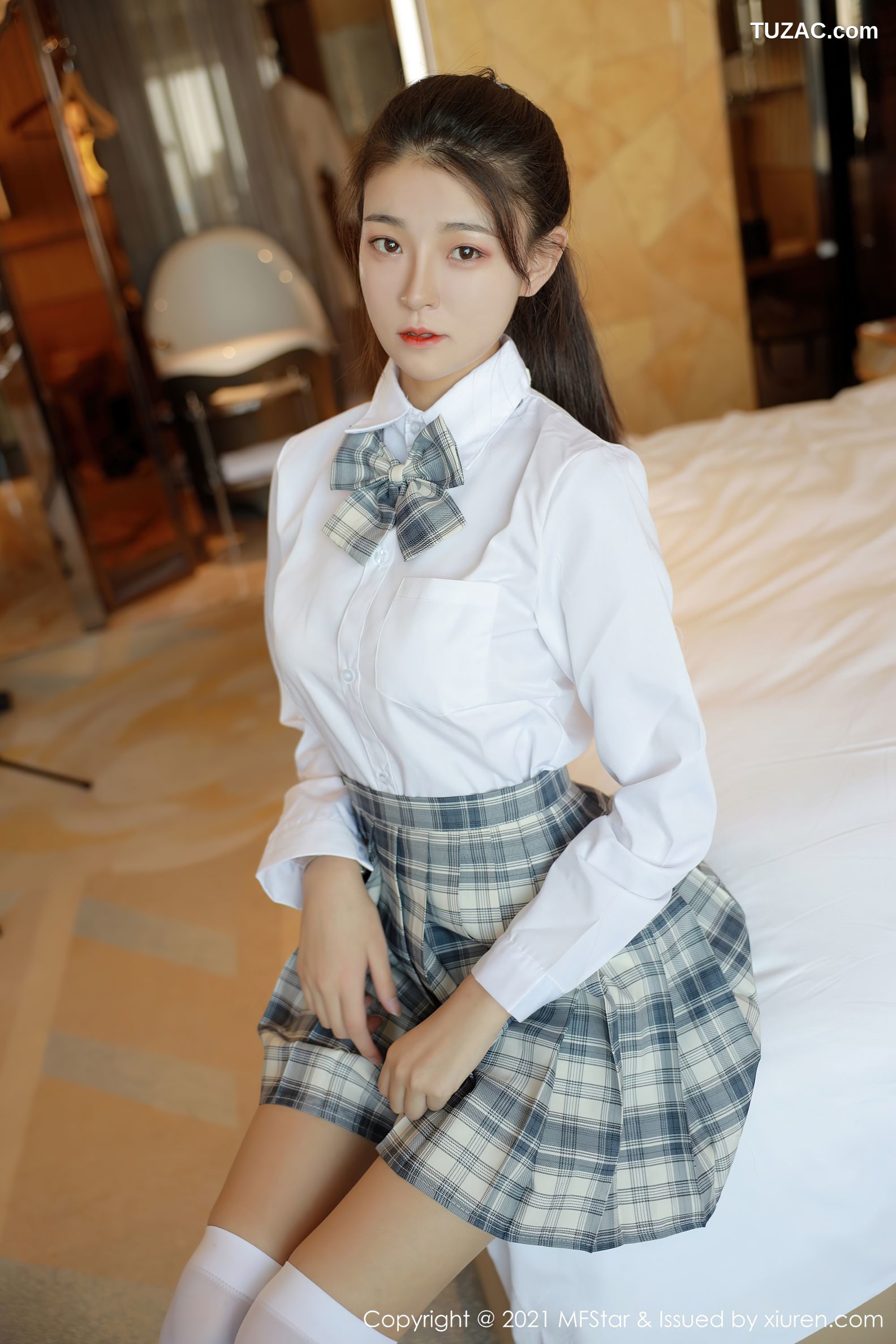 MFStar模范学院-448-Laura苏雨彤-清纯格子JK制服性感内衣-2021.01.27