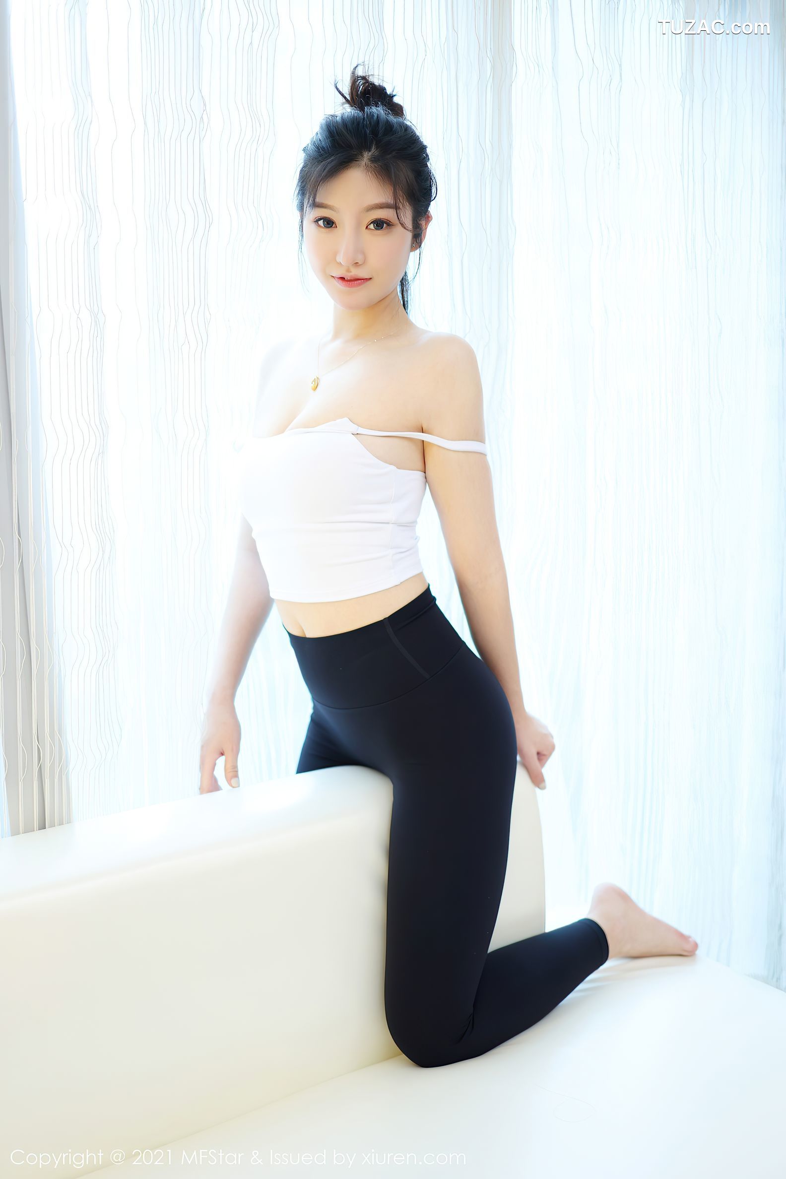 MFStar模范学院-482-人间荒糖-白色吊带紧身瑜伽服-2021.04.15