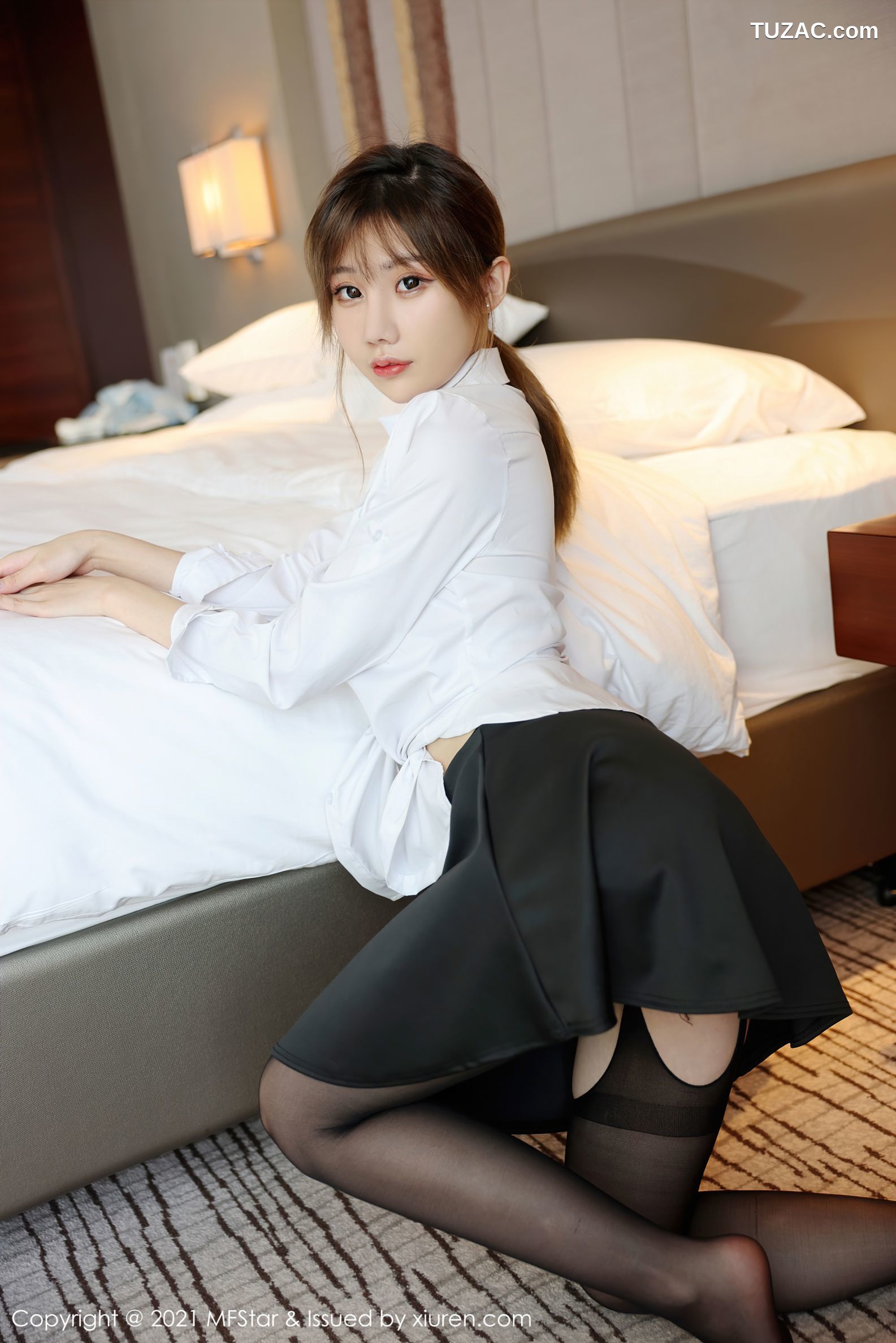 MFStar模范学院-525-李颖煊Baby-白衬衫黑短裙黑丝吊带袜-2021.08.13