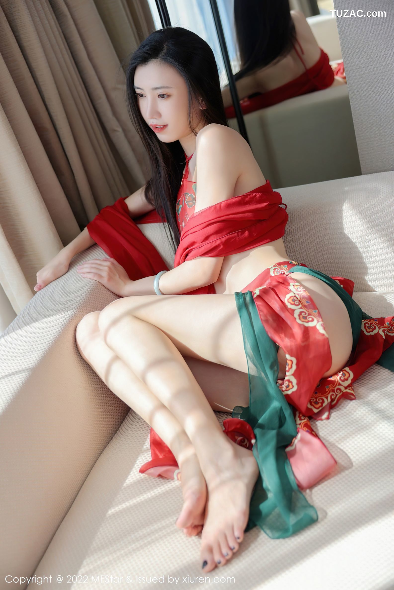 MFStar模范学院-560-吴思晚-红色古典薄纱服饰肚兜-2022.03.16