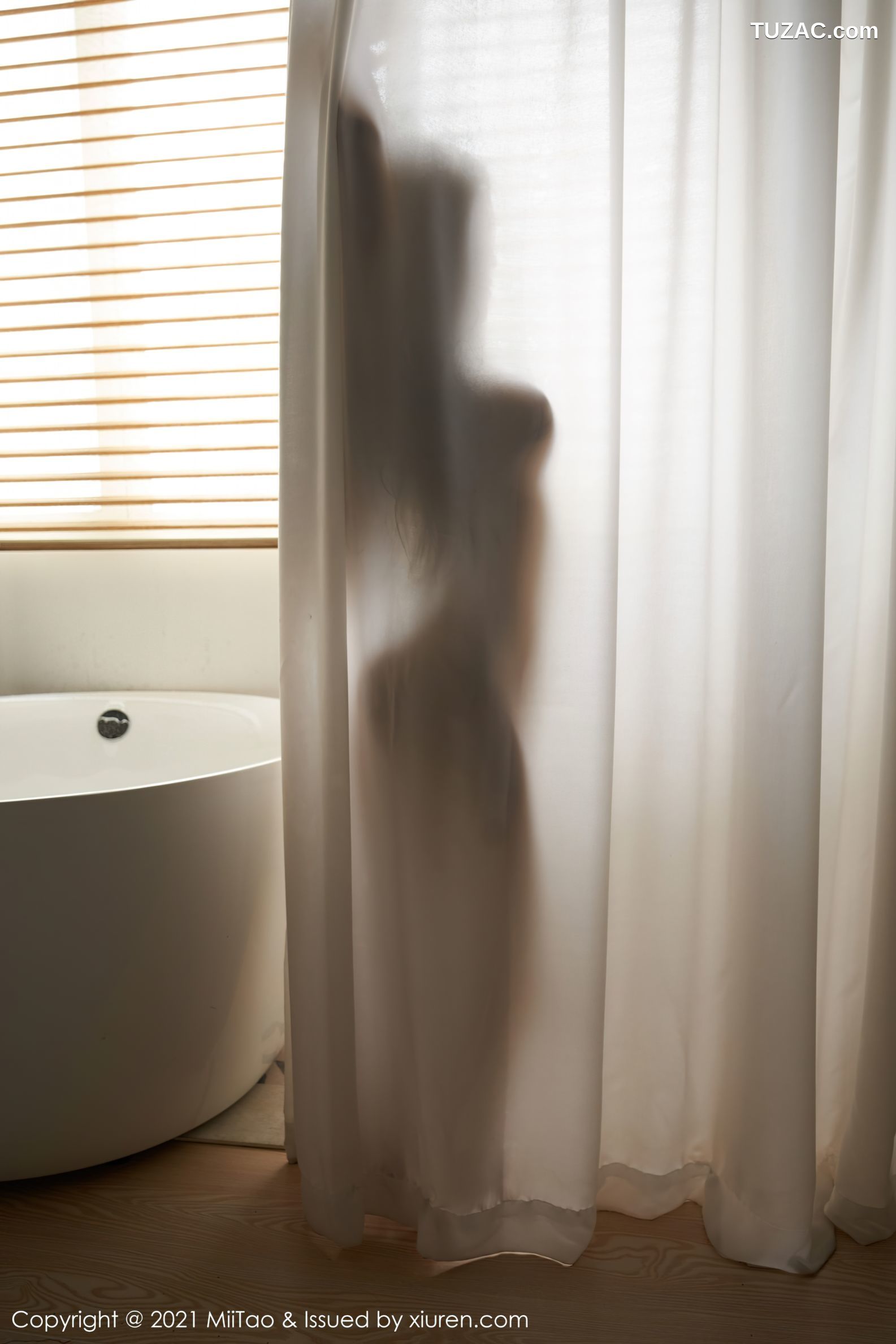 MiiTao蜜桃社-147-白甜-私房浴室泳装三点式缕空内衣