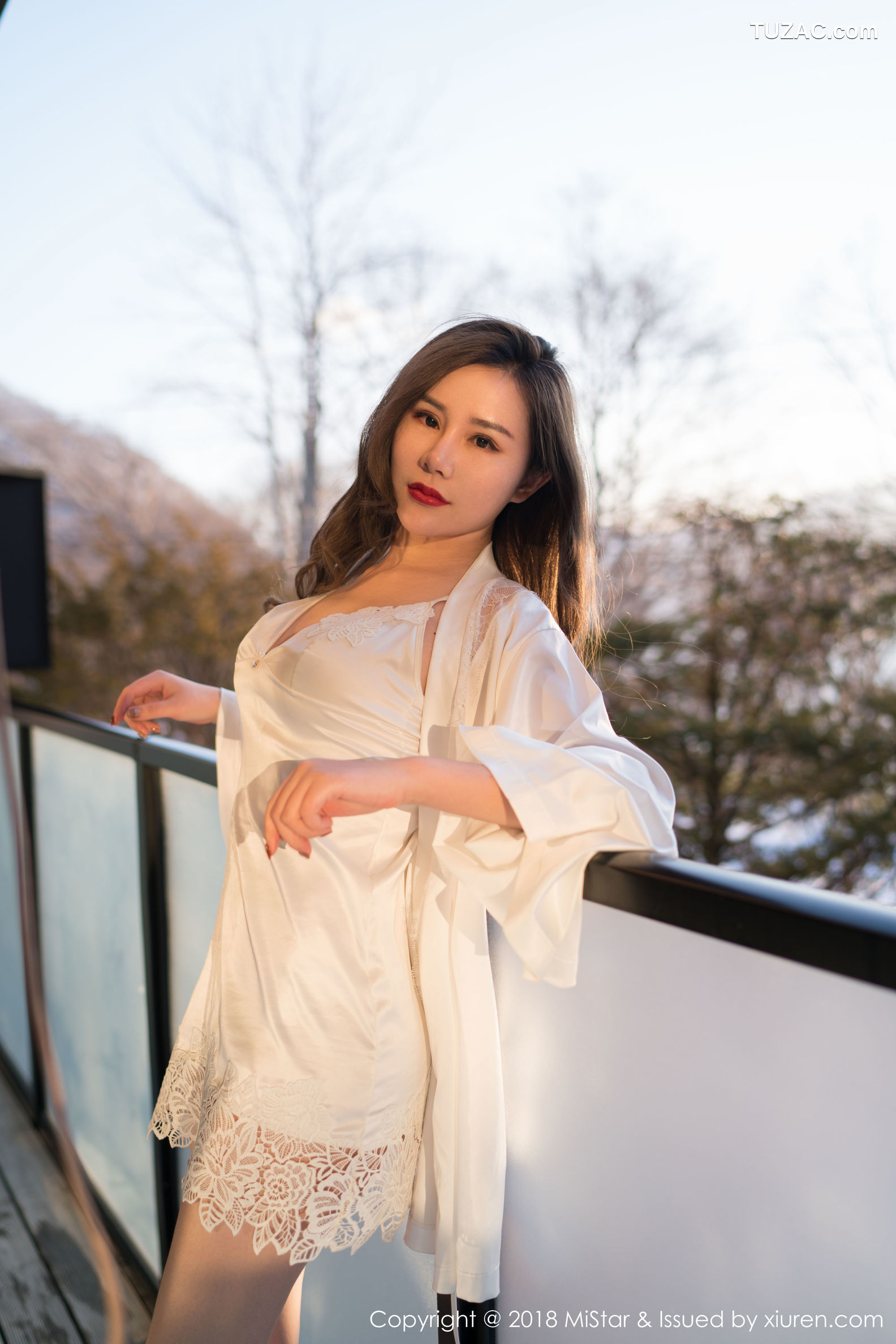 MiStar魅妍社-228-小奶昔Kyra-《白衬衫黑丝吊袜》-2018.06.15
