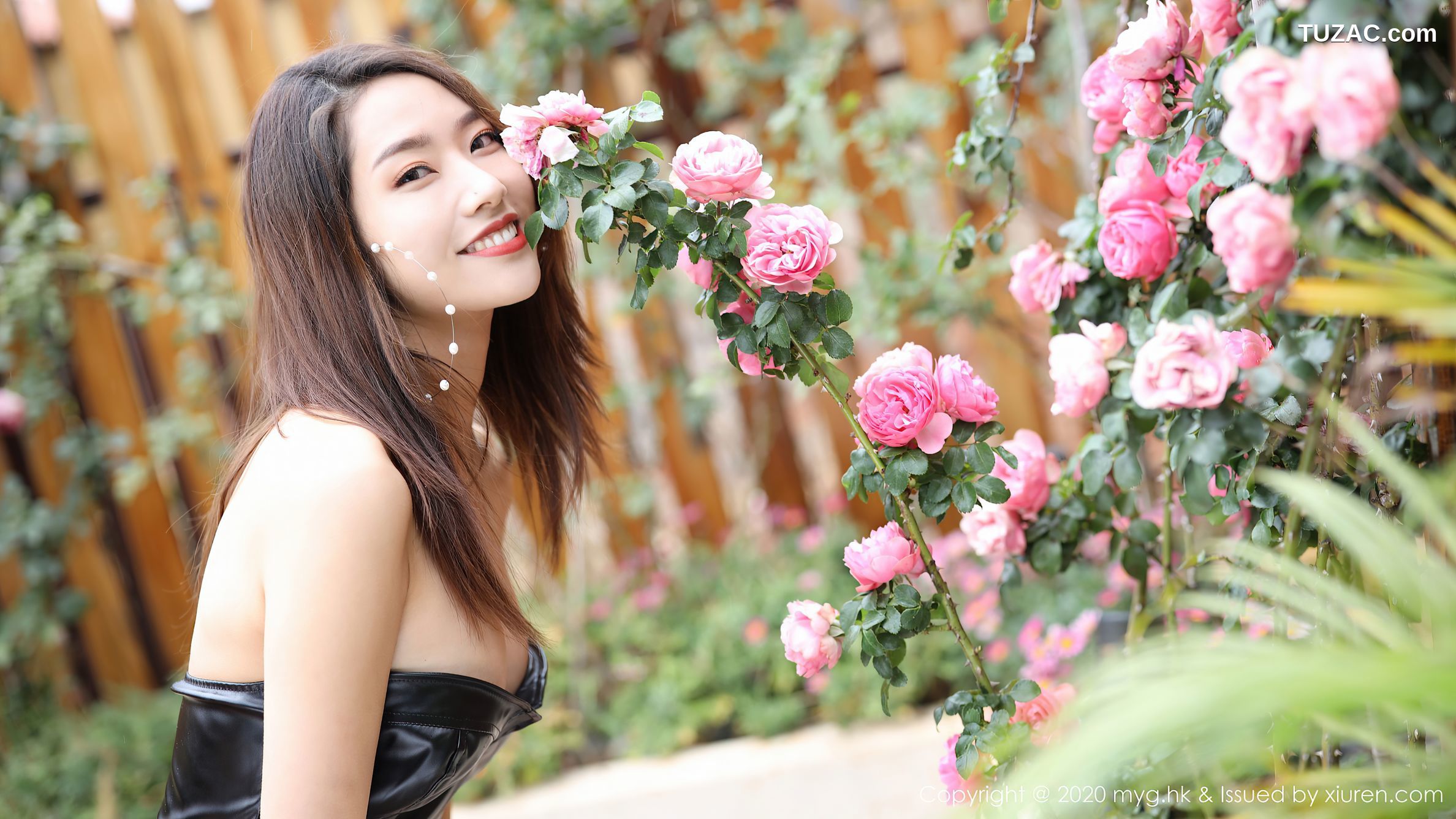 MyGirl美媛馆-444-方子萱-《性感皮裙与极致黑丝》-2020.07.22