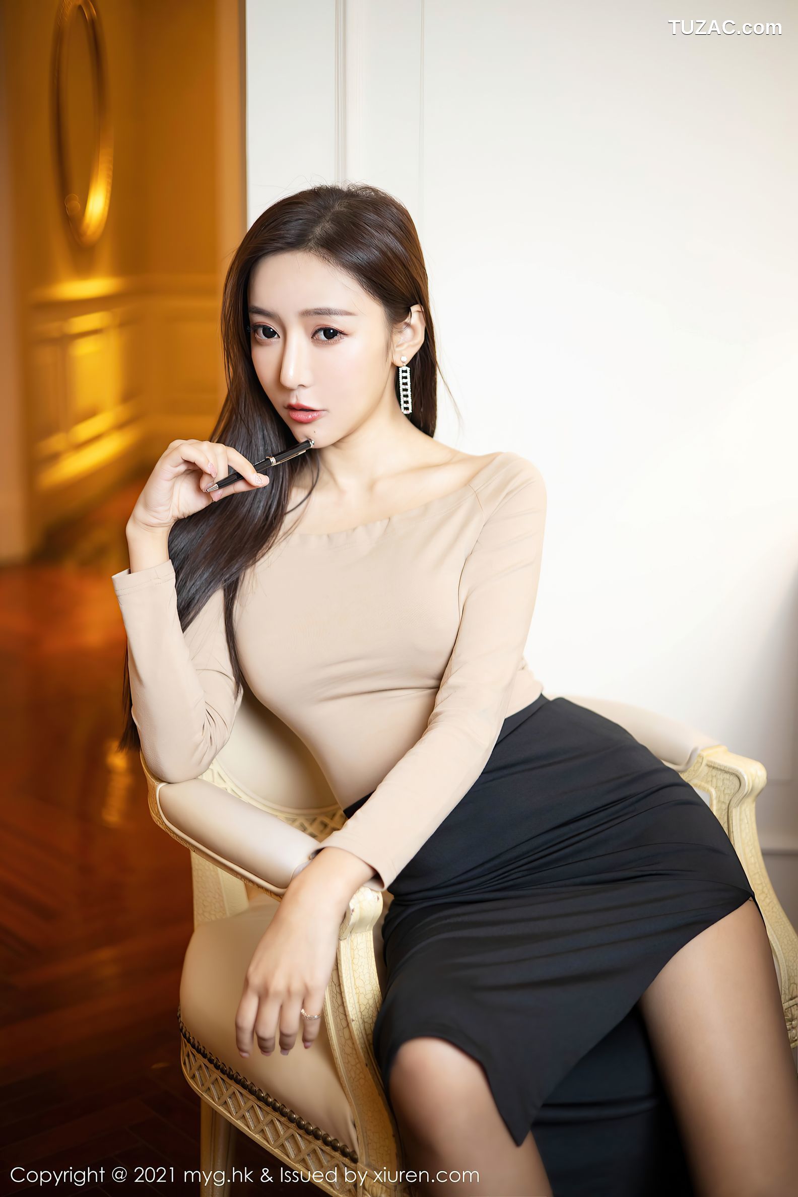 MyGirl美媛馆-490-王馨瑶-淡雅都市OL主题黑裙超薄黑丝裤袜-2021.02.19