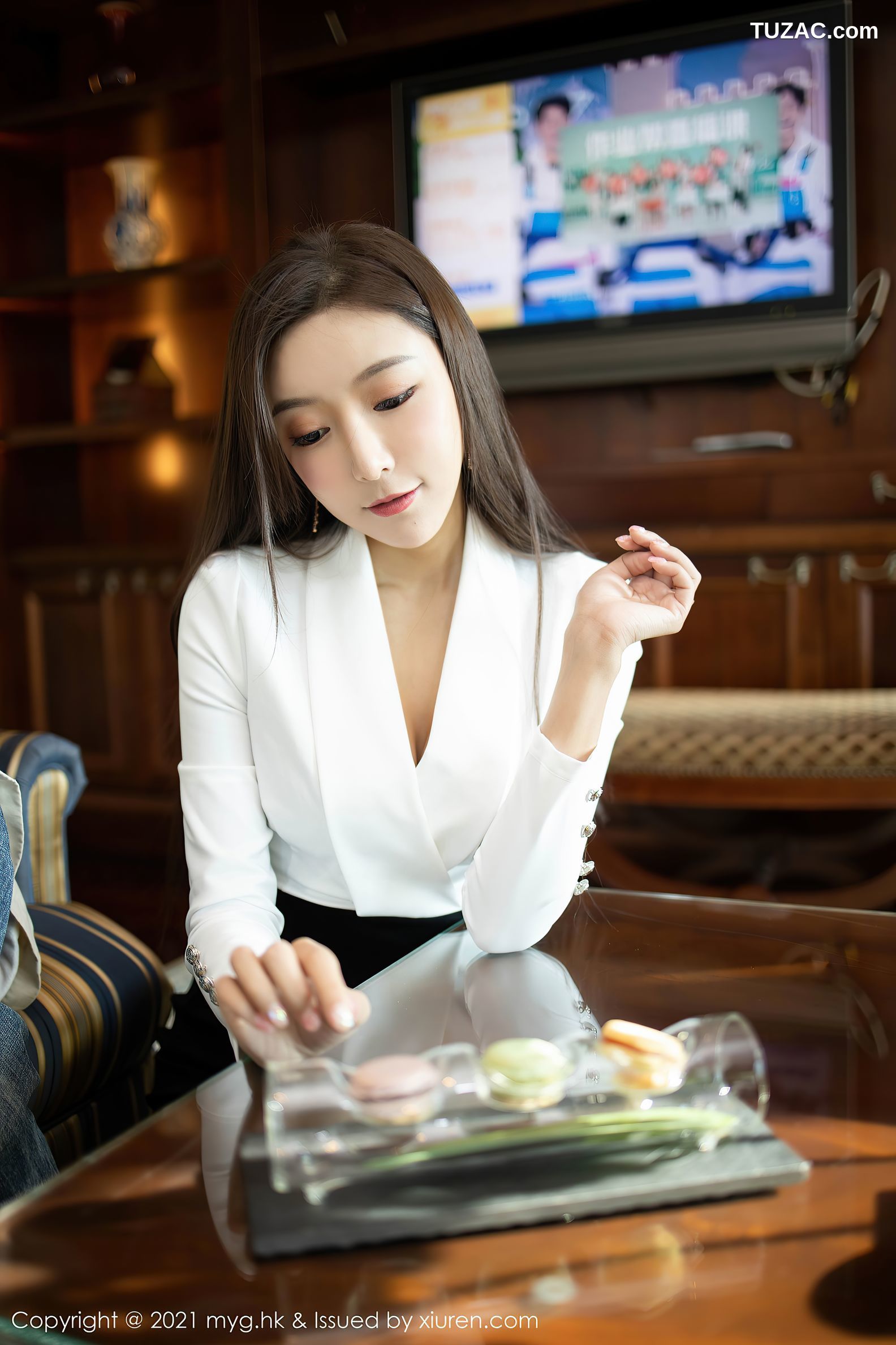 MyGirl美媛馆-492-王馨瑶-上司过生日主题黑裙黑丝裤袜-2021.02.23