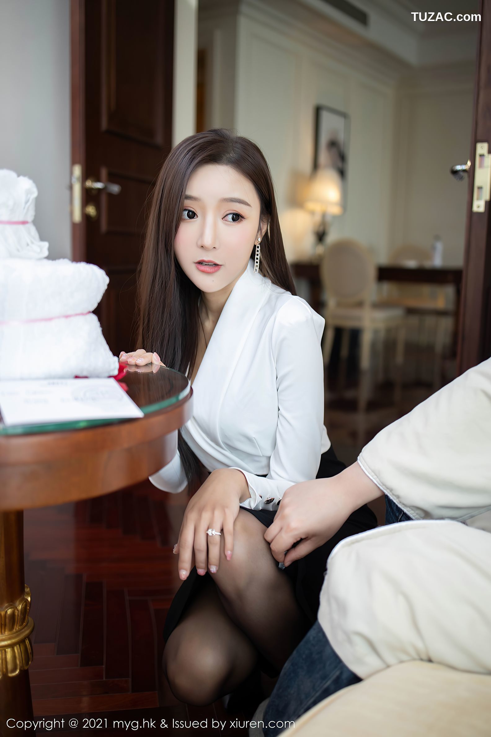 MyGirl美媛馆-492-王馨瑶-上司过生日主题黑裙黑丝裤袜-2021.02.23