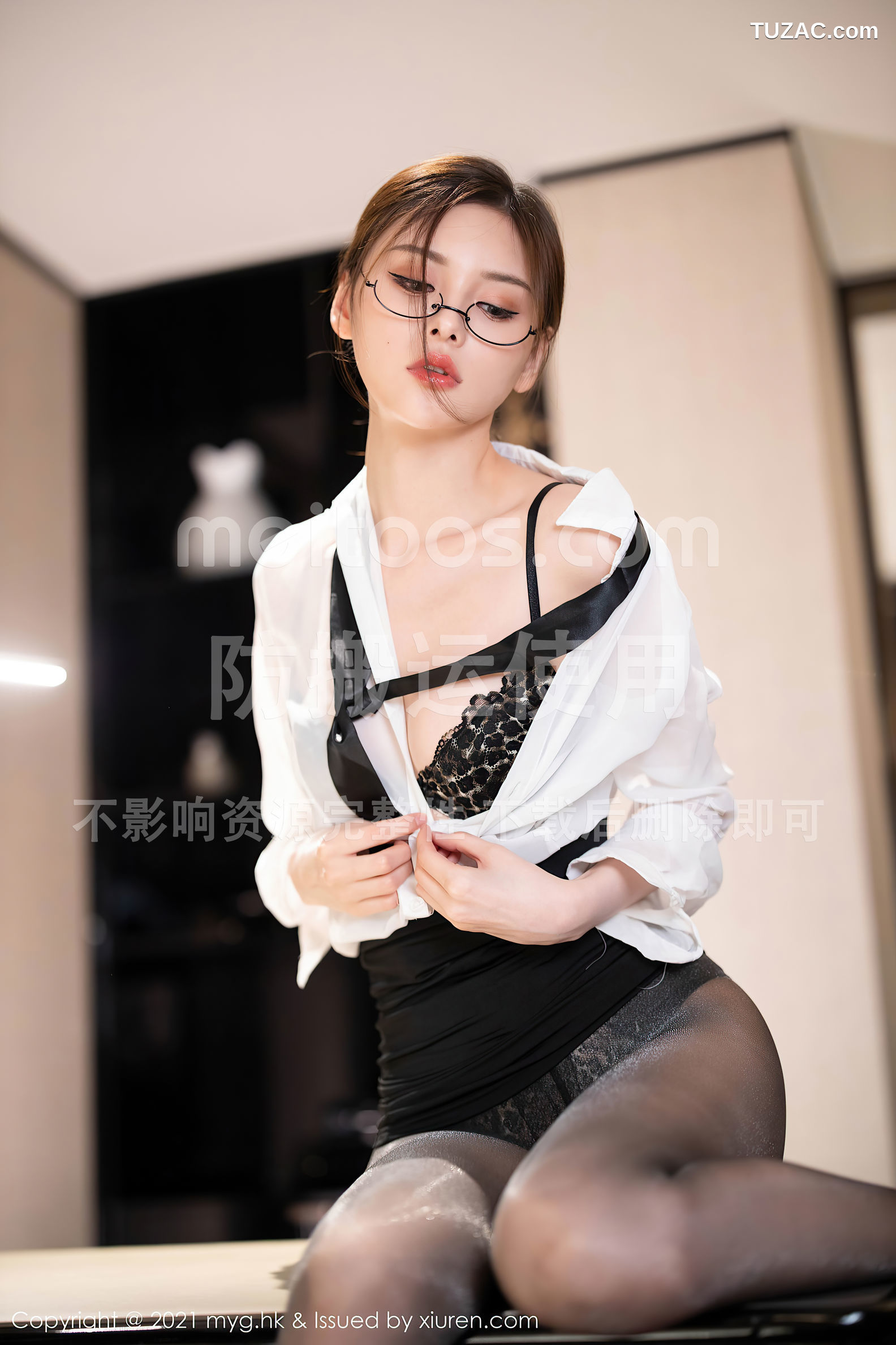 MyGirl美媛馆-547-小夕Juju-江浙沪旅拍眼镜OL白衬衫黑短裙黑丝-2021.06.25