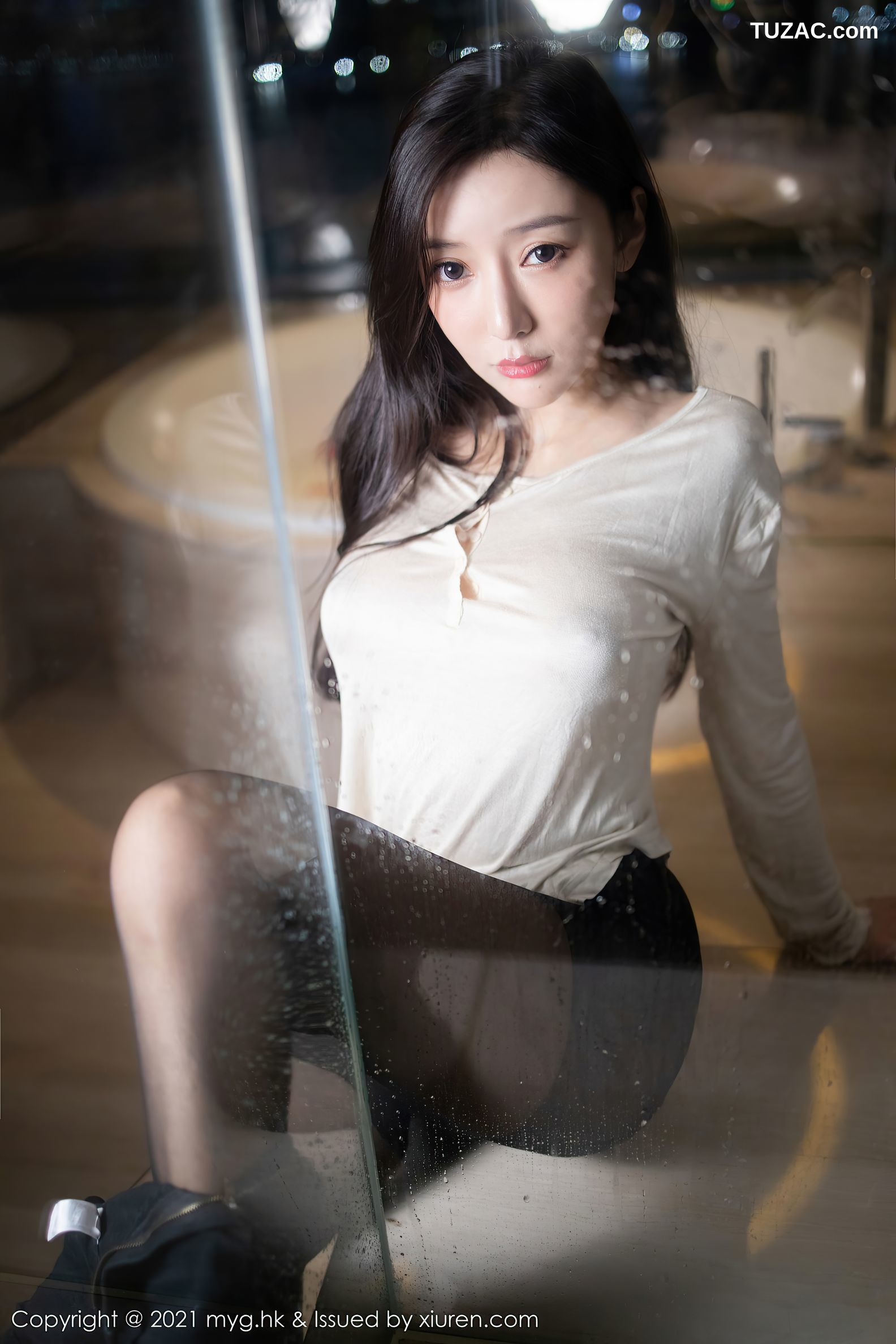 MyGirl美媛馆-555-王馨瑶Yanni-江浙沪旅拍白T黑短裙黑丝浴室湿身-2021.07.14
