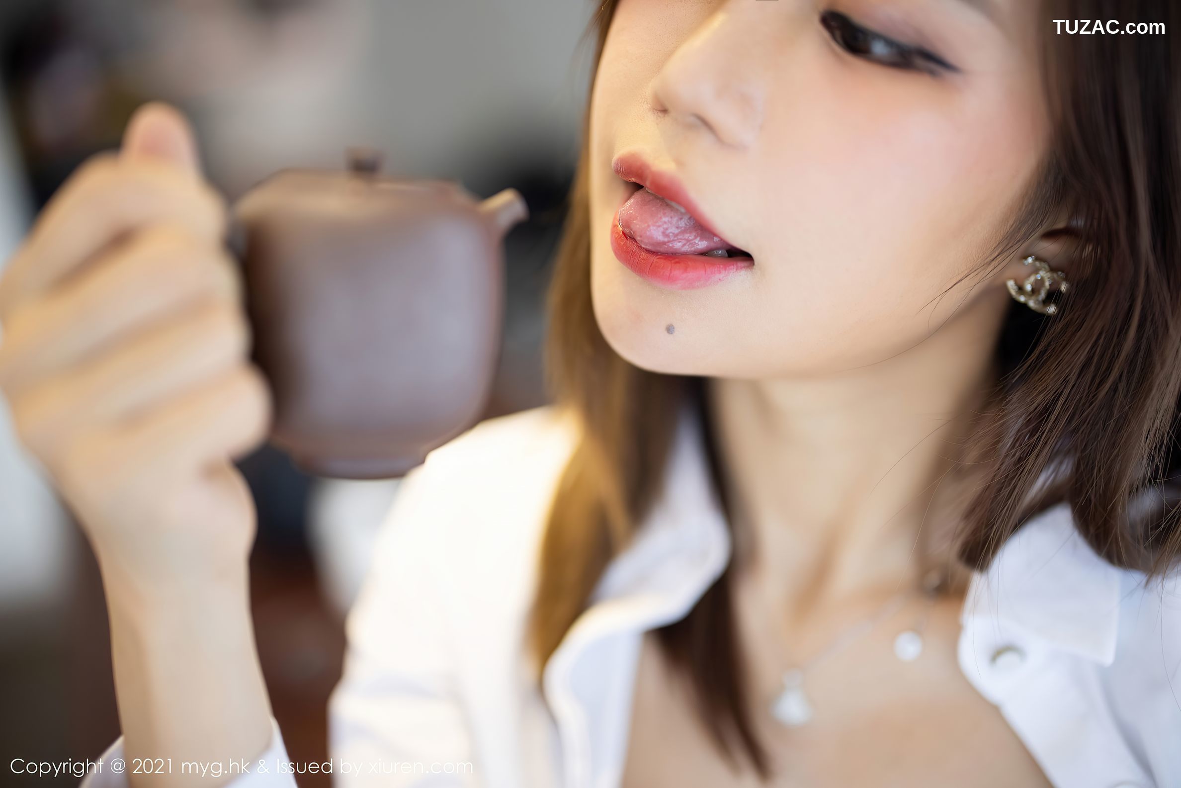 MyGirl美媛馆-570-绮里嘉Carina-江浙沪旅拍白衬衫灰短裙豹纹内衣黑蕾丝内裤-2021.08.10