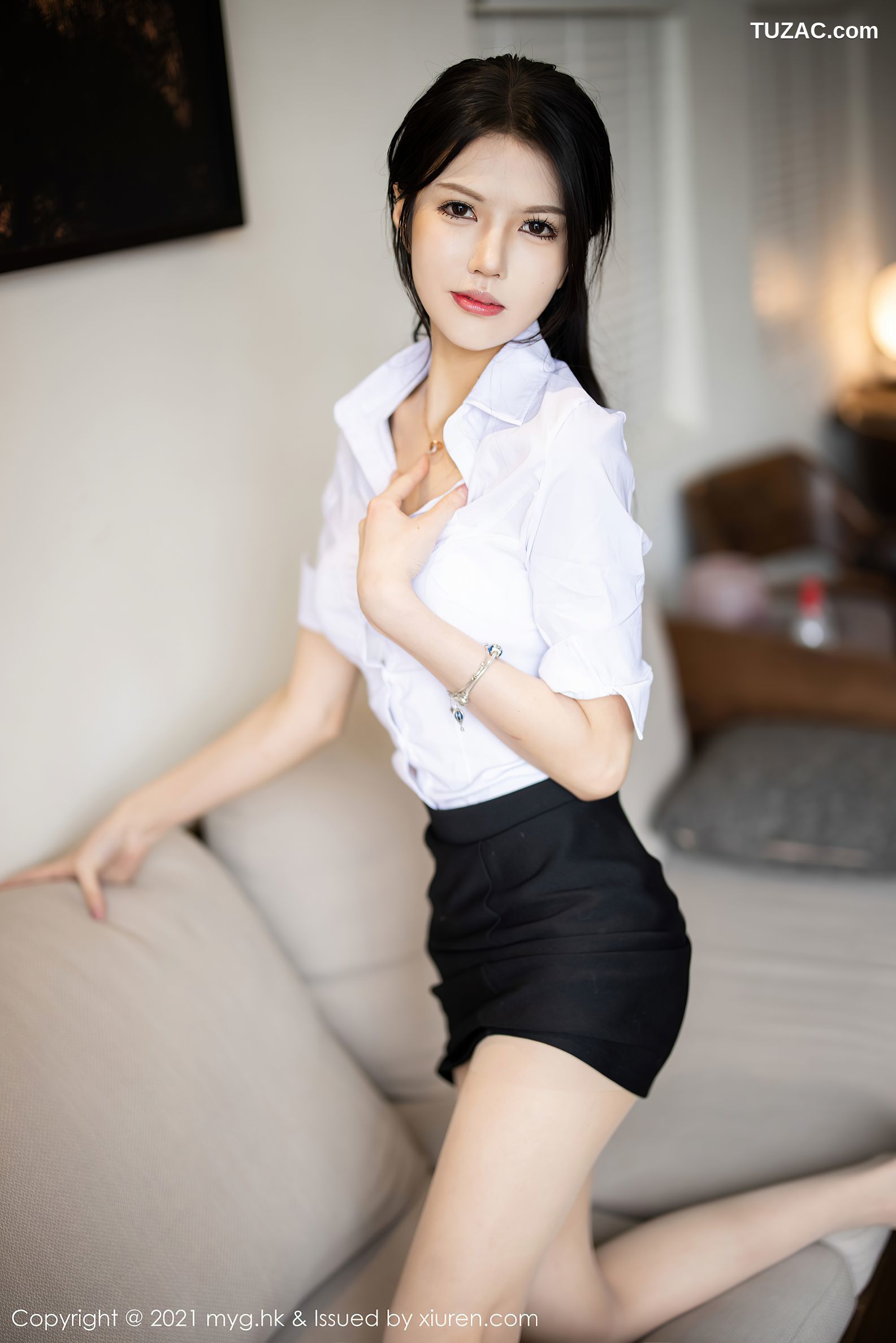 MyGirl美媛馆-572-媛媛酱Belle-杭州旅拍职业摄影师白衬衫黑短裙-2021.08.12