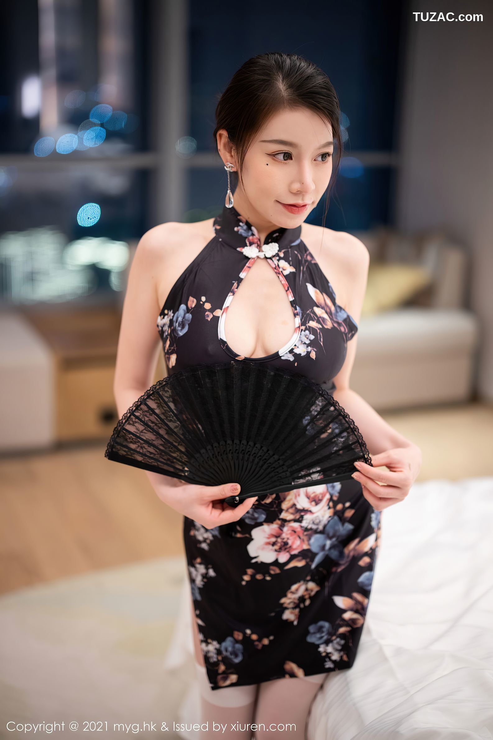 MyGirl美媛馆-580-Vetiver嘉宝贝儿-杭州旅拍黑色短旗袍白丝吊带袜-2021.08.24