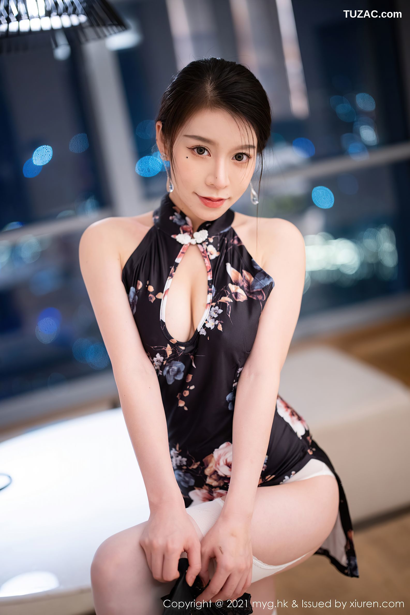 MyGirl美媛馆-580-Vetiver嘉宝贝儿-杭州旅拍黑色短旗袍白丝吊带袜-2021.08.24