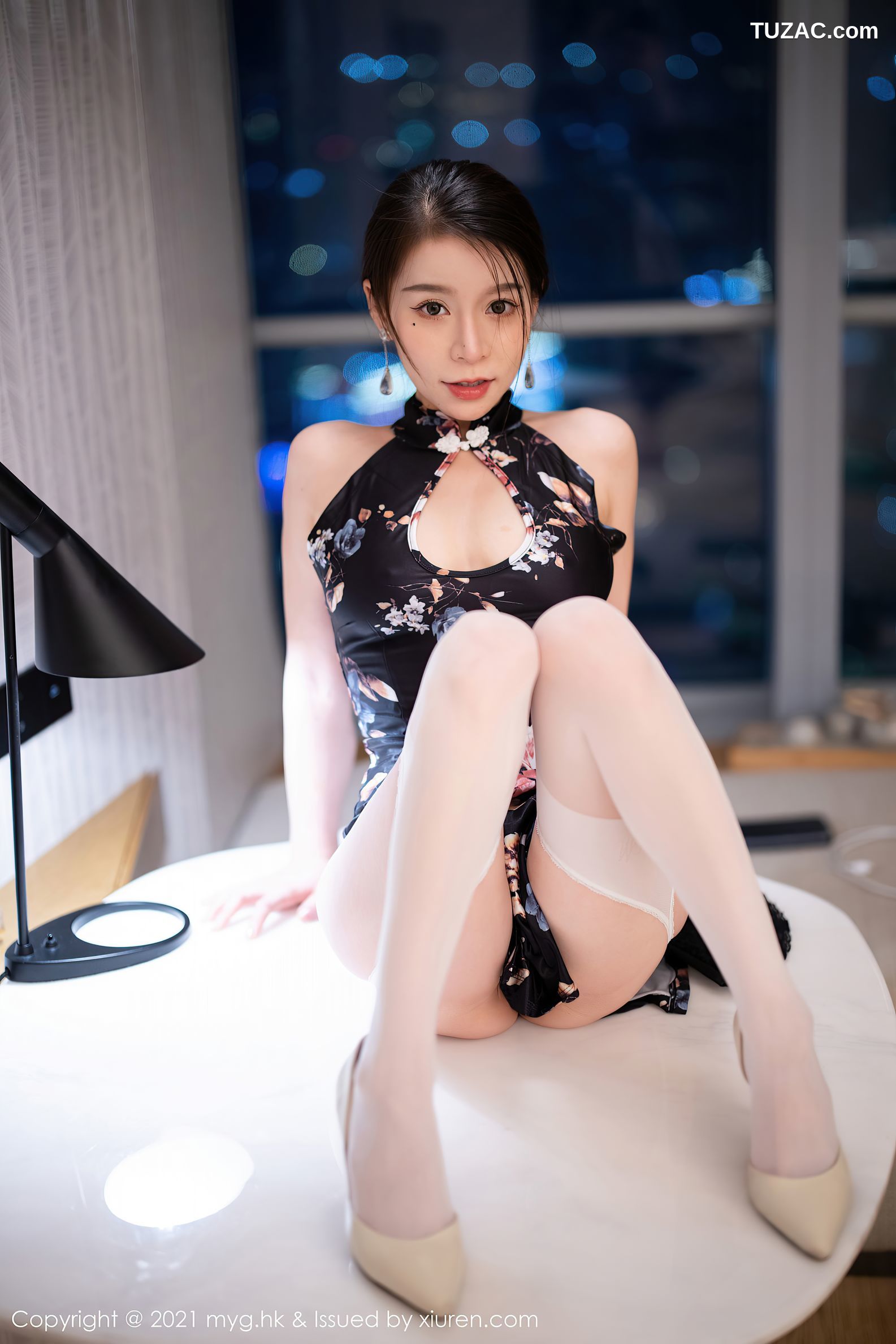 MyGirl美媛馆-580-Vetiver嘉宝贝儿-杭州旅拍黑色短旗袍白丝吊带袜-2021.08.24