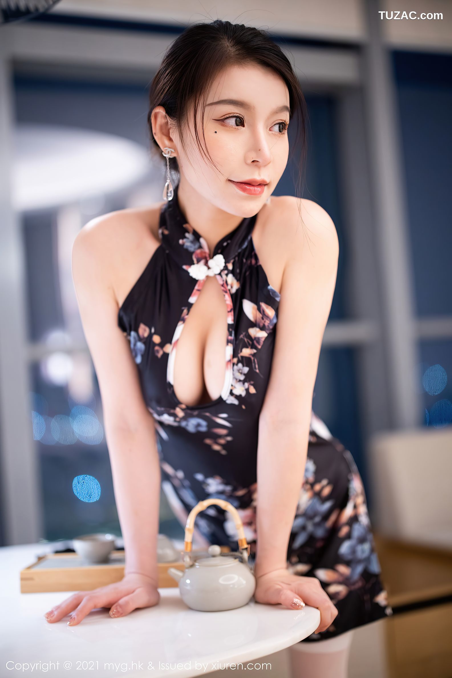 MyGirl美媛馆-580-Vetiver嘉宝贝儿-杭州旅拍黑色短旗袍白丝吊带袜-2021.08.24