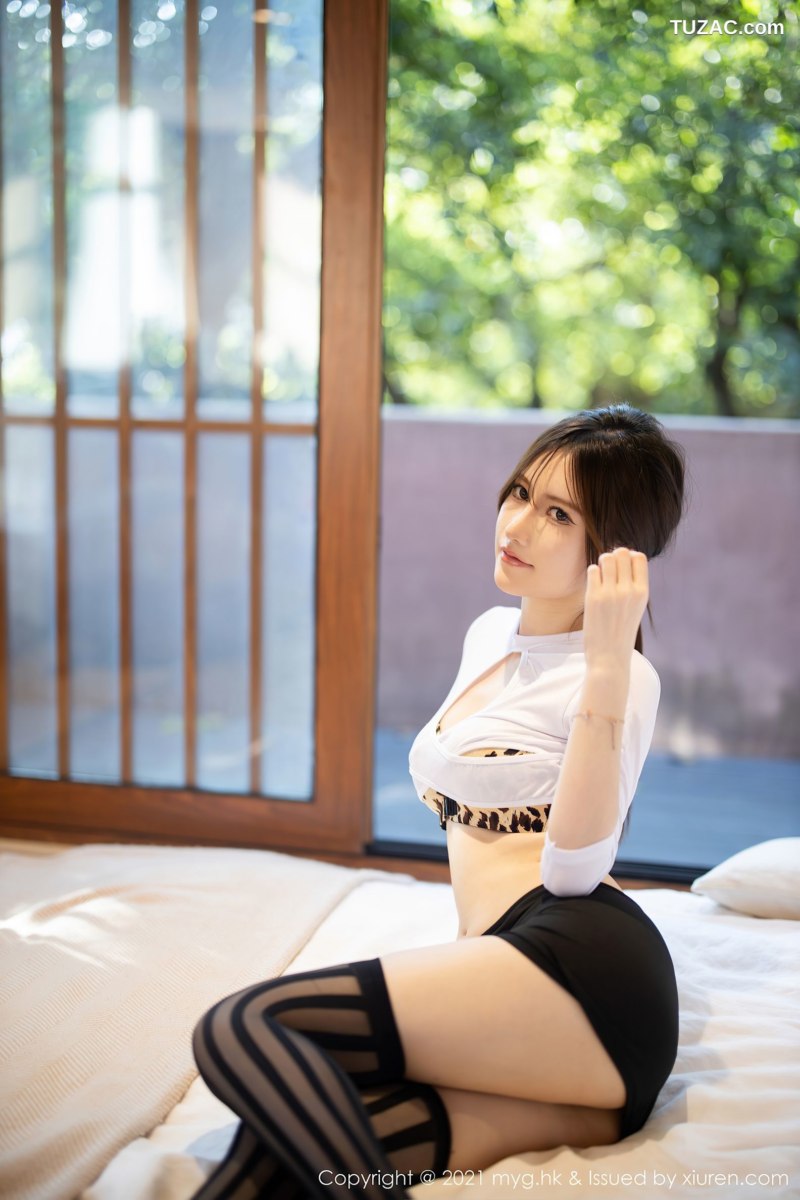 MyGirl美媛馆-598-美桃酱-长三角旅拍白T豹纹内衣黑短裙黑丝-2021.09.30