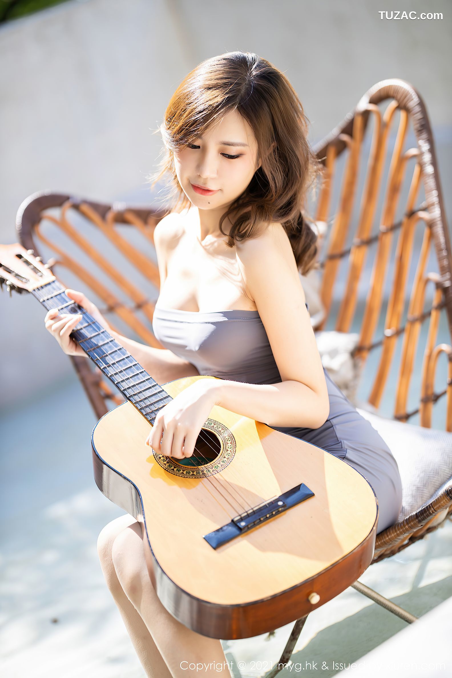 MyGirl美媛馆-600-绮里嘉Ula-长三角旅拍吉他妹妹主题户外灰衫灰裙-2021.10.09