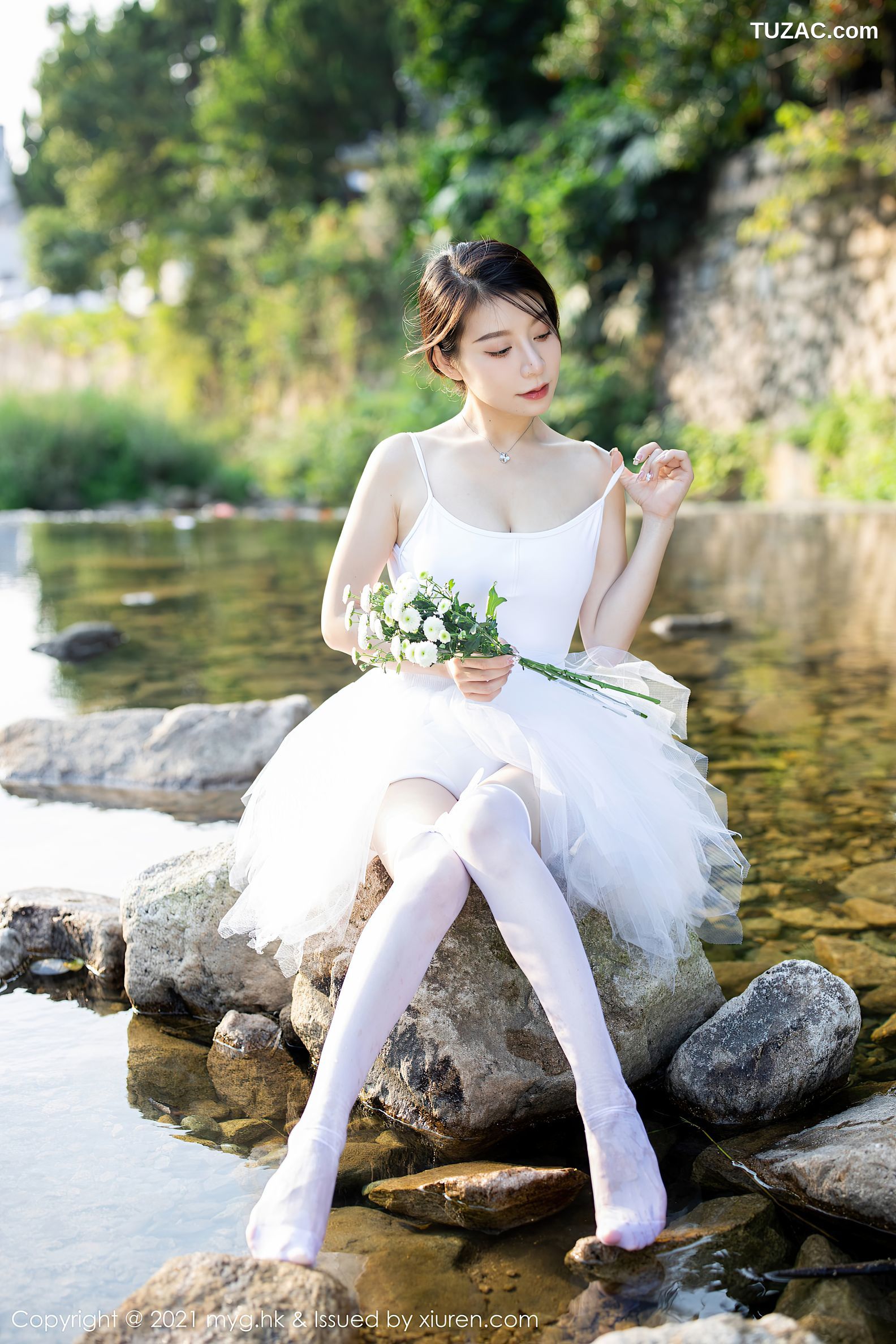 MyGirl美媛馆-601-Vetiver嘉宝贝儿-长三角旅拍户外洁白芭蕾裙白丝湿身-2021.10.11