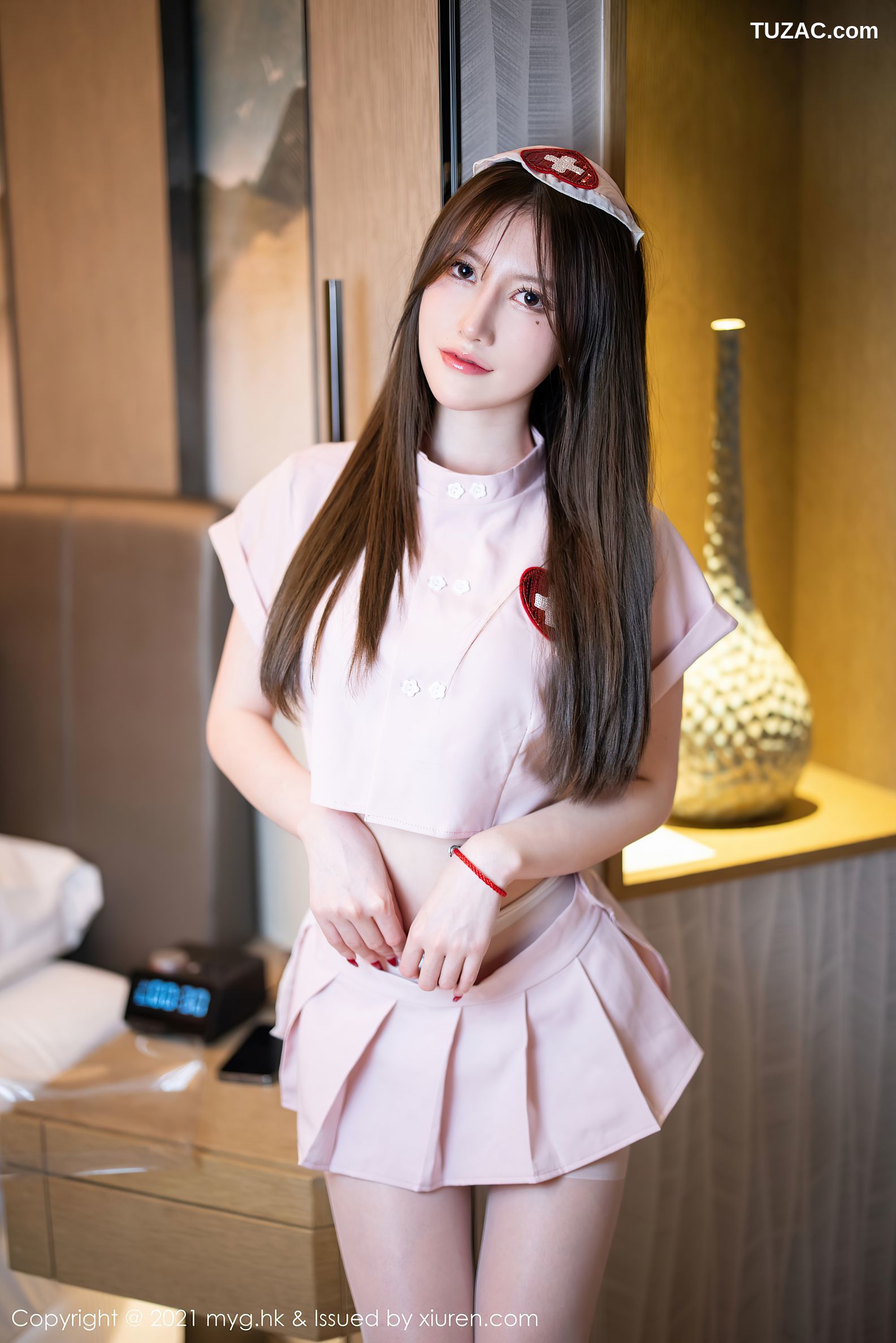 MyGirl美媛馆-615-美桃酱-长三角旅拍粉色护士制服白色内衣肉丝-2021.11.10