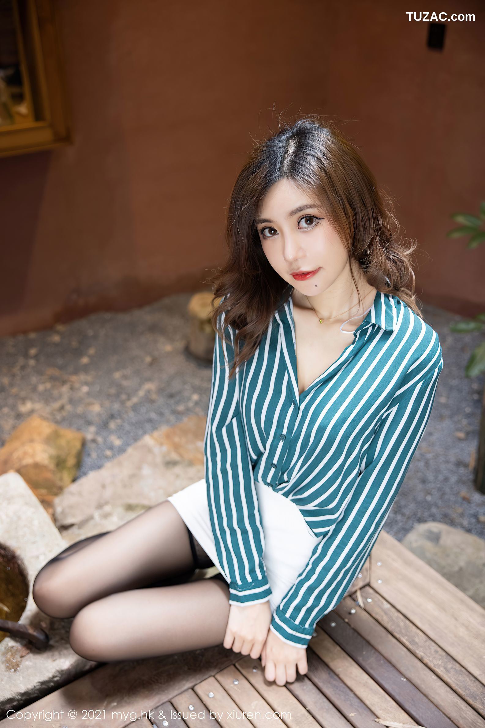 MyGirl美媛馆-617-绮里嘉Ula-长三角旅拍绿条纹衬衫黑蕾丝内衣黑丝-2021.11.17