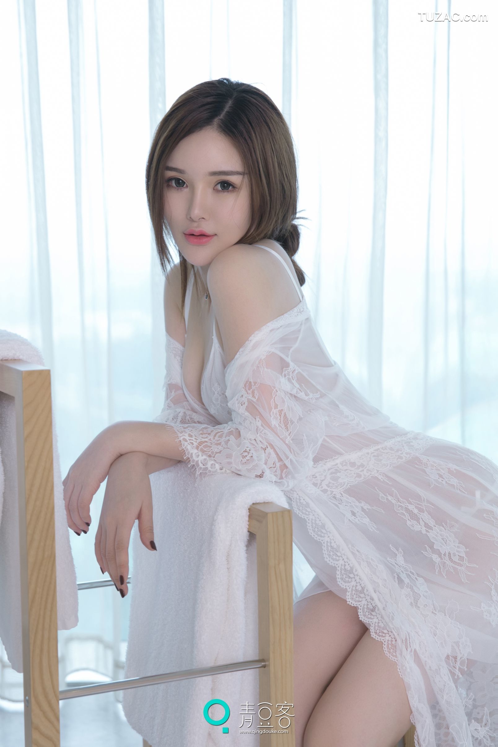 Qingdouke青豆客-陈宇曦-吊带裙-透视蕾丝-性感毛衣-2017.06.26