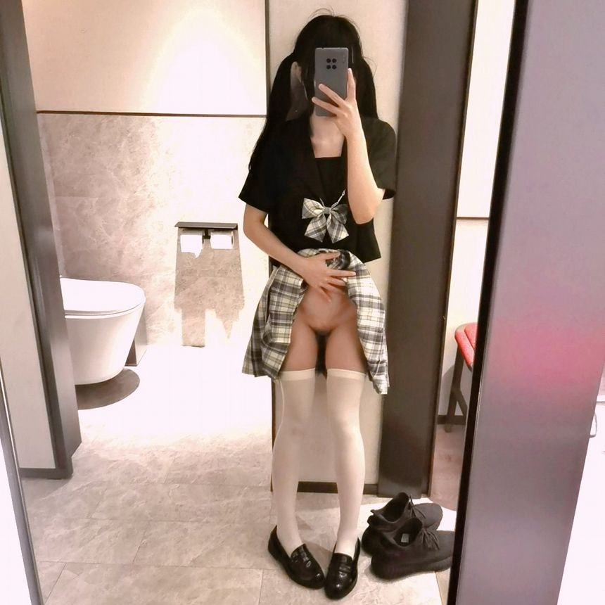 推特福利收集撸至深套图（六）[79P]