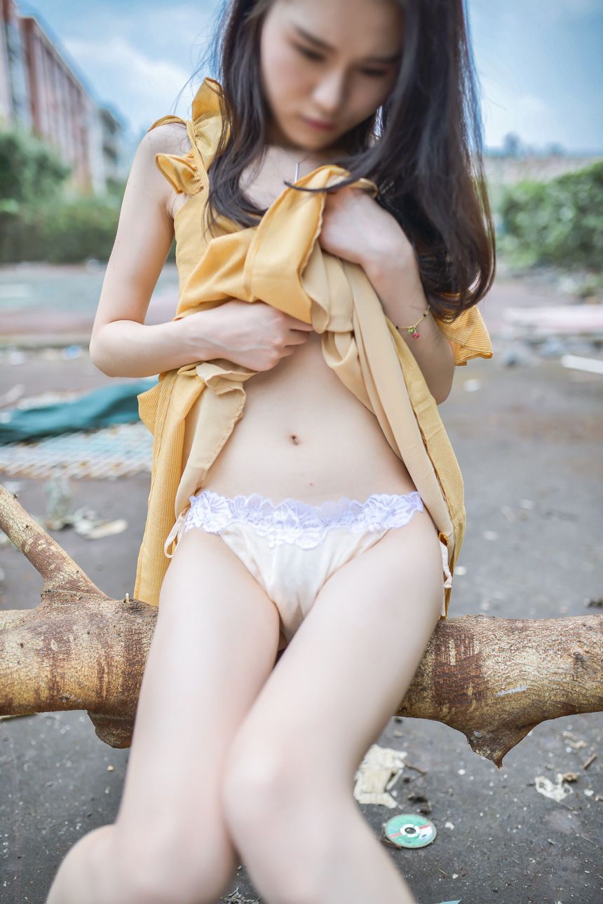 极品萝莉网红萌兰酱上海大学露出无圣光套图[95P]