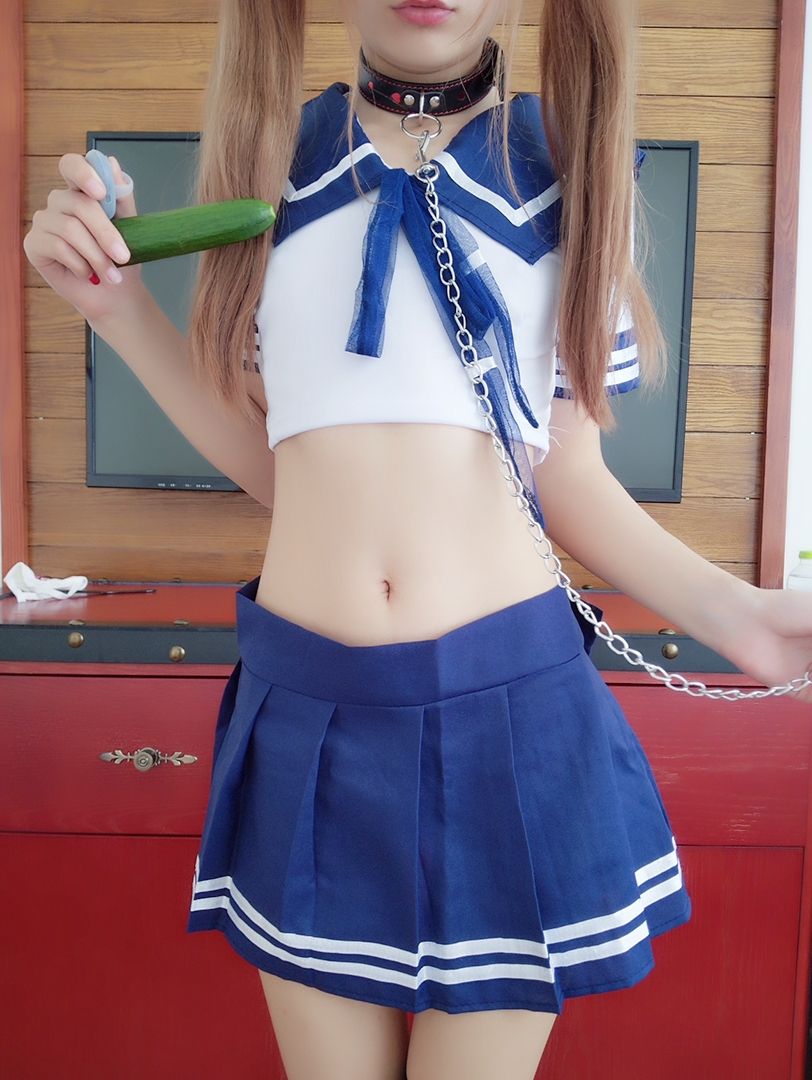极品萝莉网红软萌小仙儿之水手服小黄瓜无圣光套图