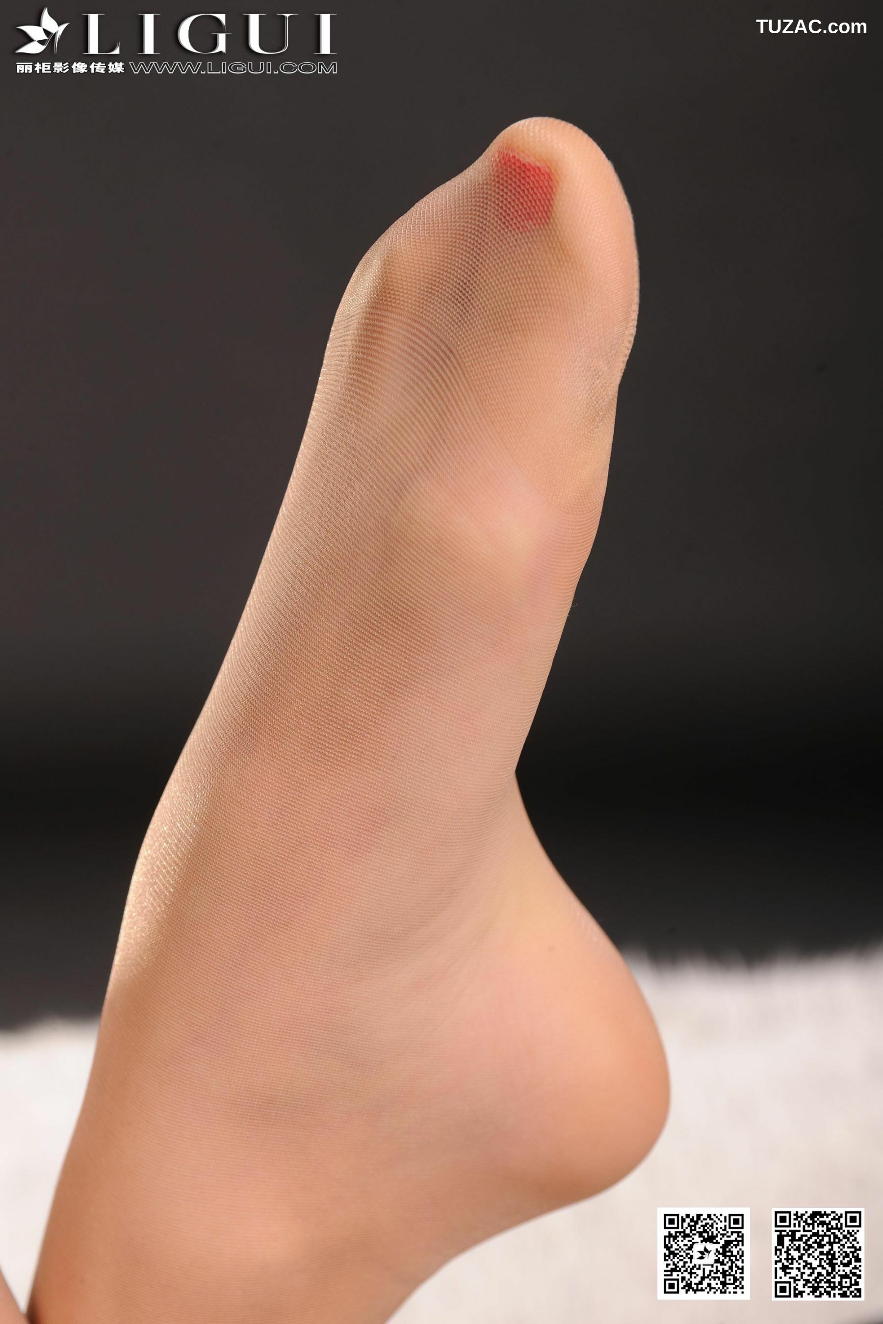丽柜_ Model 伊园《棚拍肉丝袜美足》美腿玉足写真图片[44P]