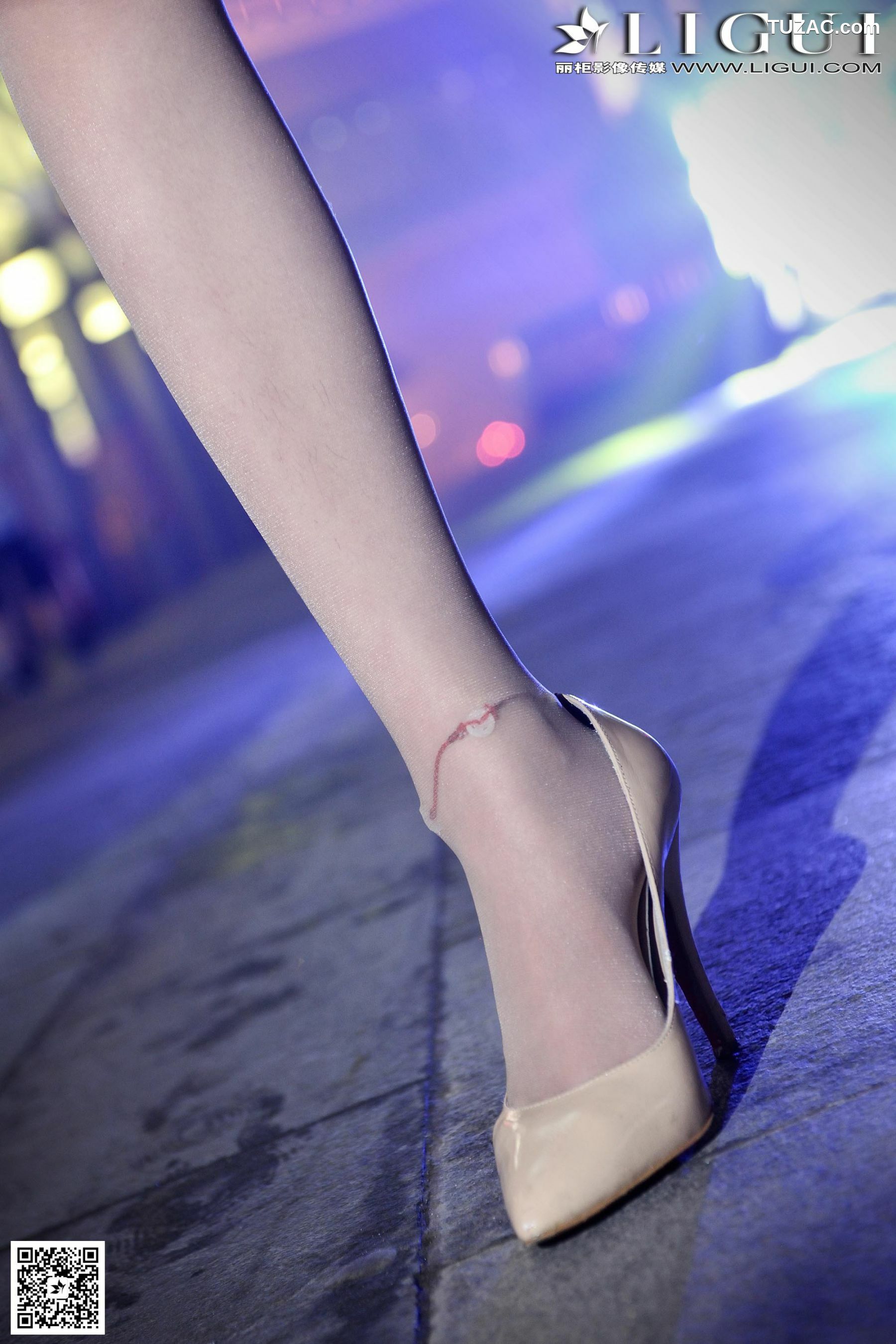 丽柜_ Model 凌凌《超短裙街拍高跟美足》美腿玉足写真图片[40P]