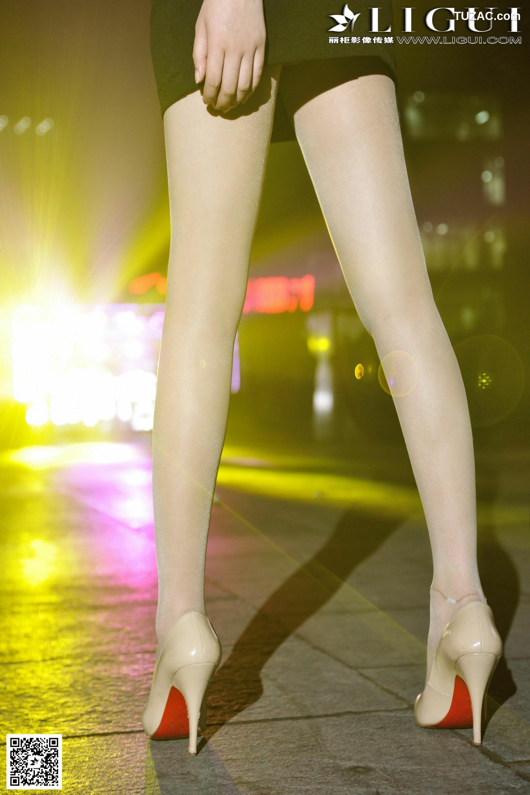 丽柜_ Model 凌凌《超短裙街拍高跟美足》美腿玉足写真图片[40P]