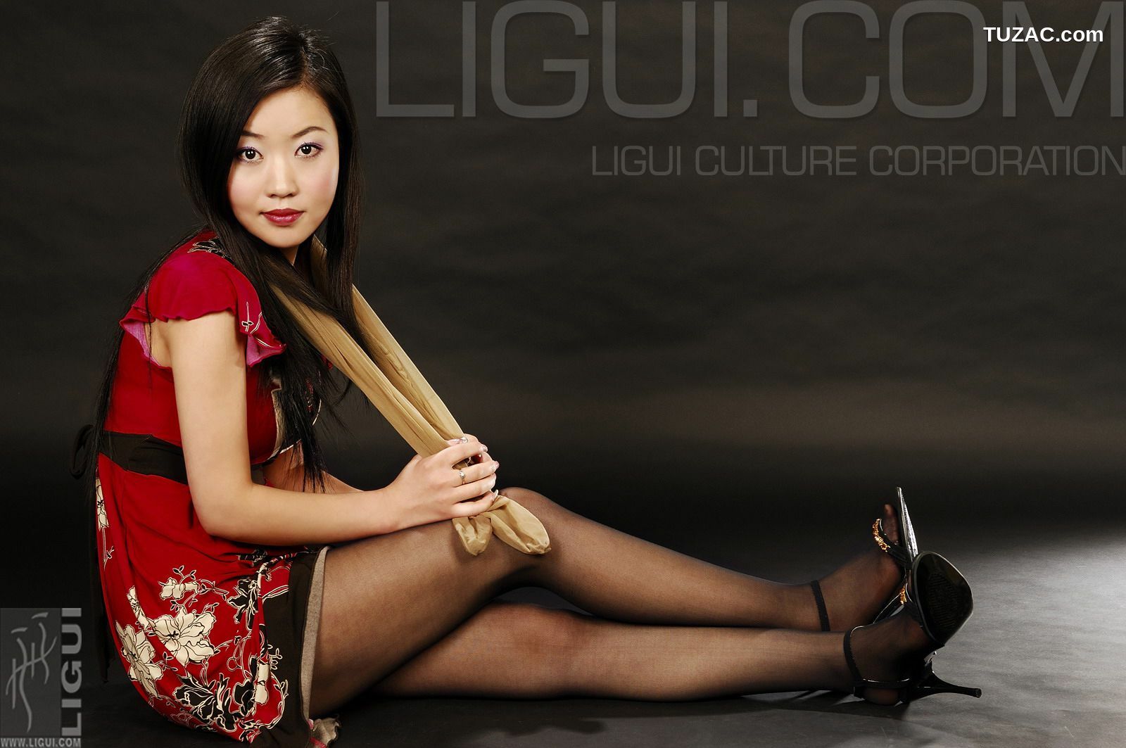 丽柜_ Model 小璐璐《飄動的丝襪》丝足写真图片[30P]